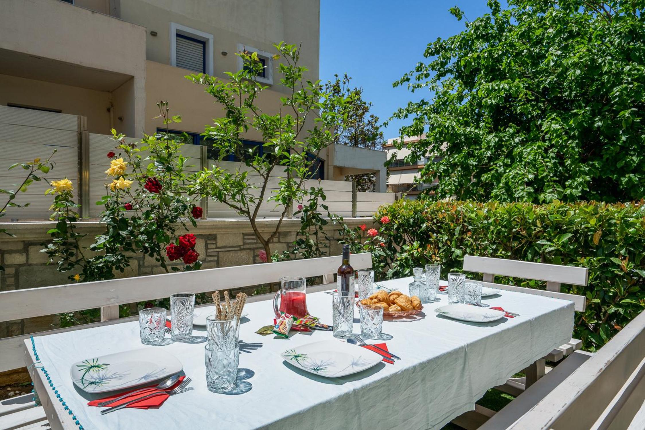 Vasili's Home - 5 Min from the City Ceter