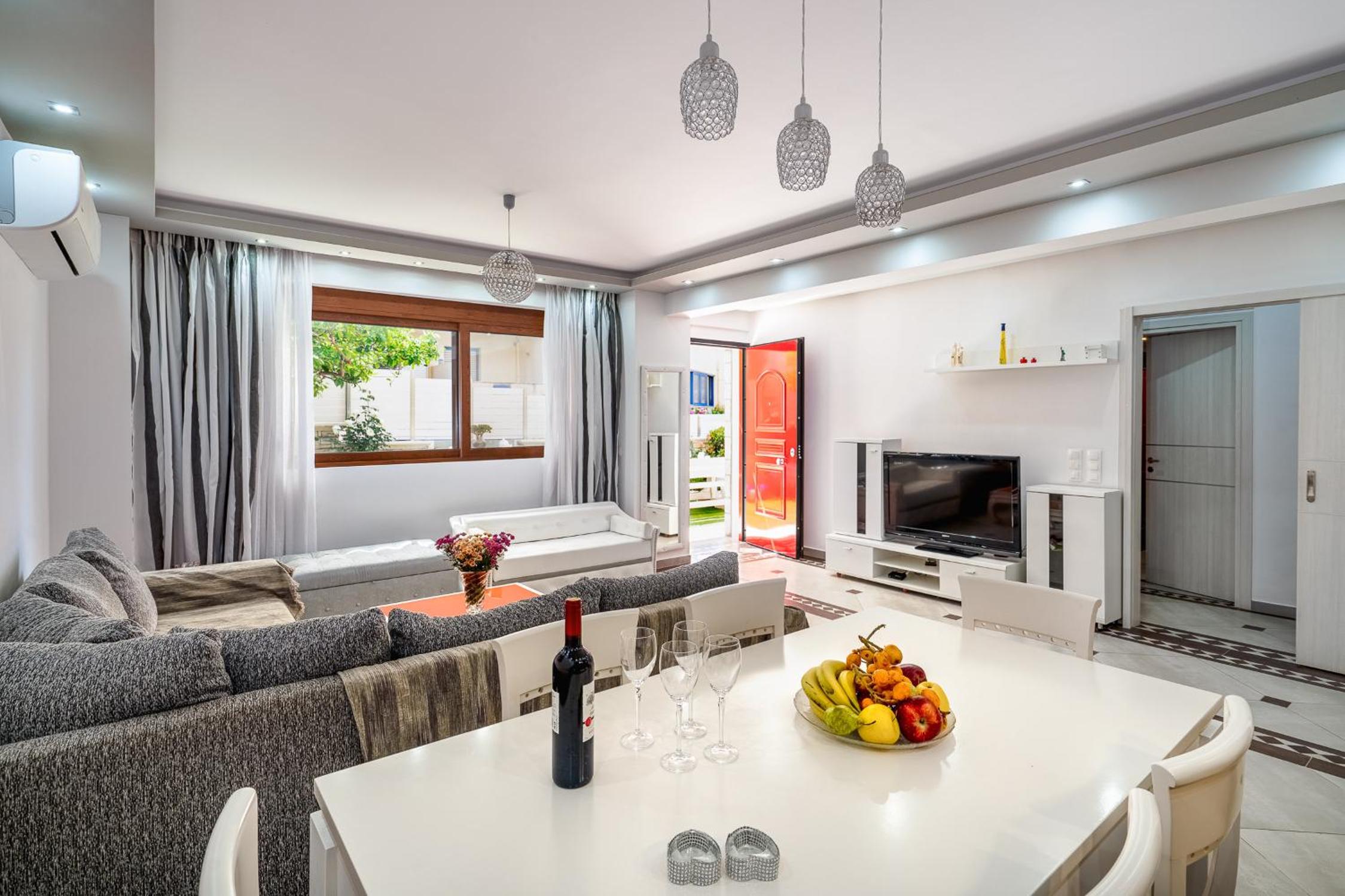 Vasili's Home - 5 Min from the City Ceter
