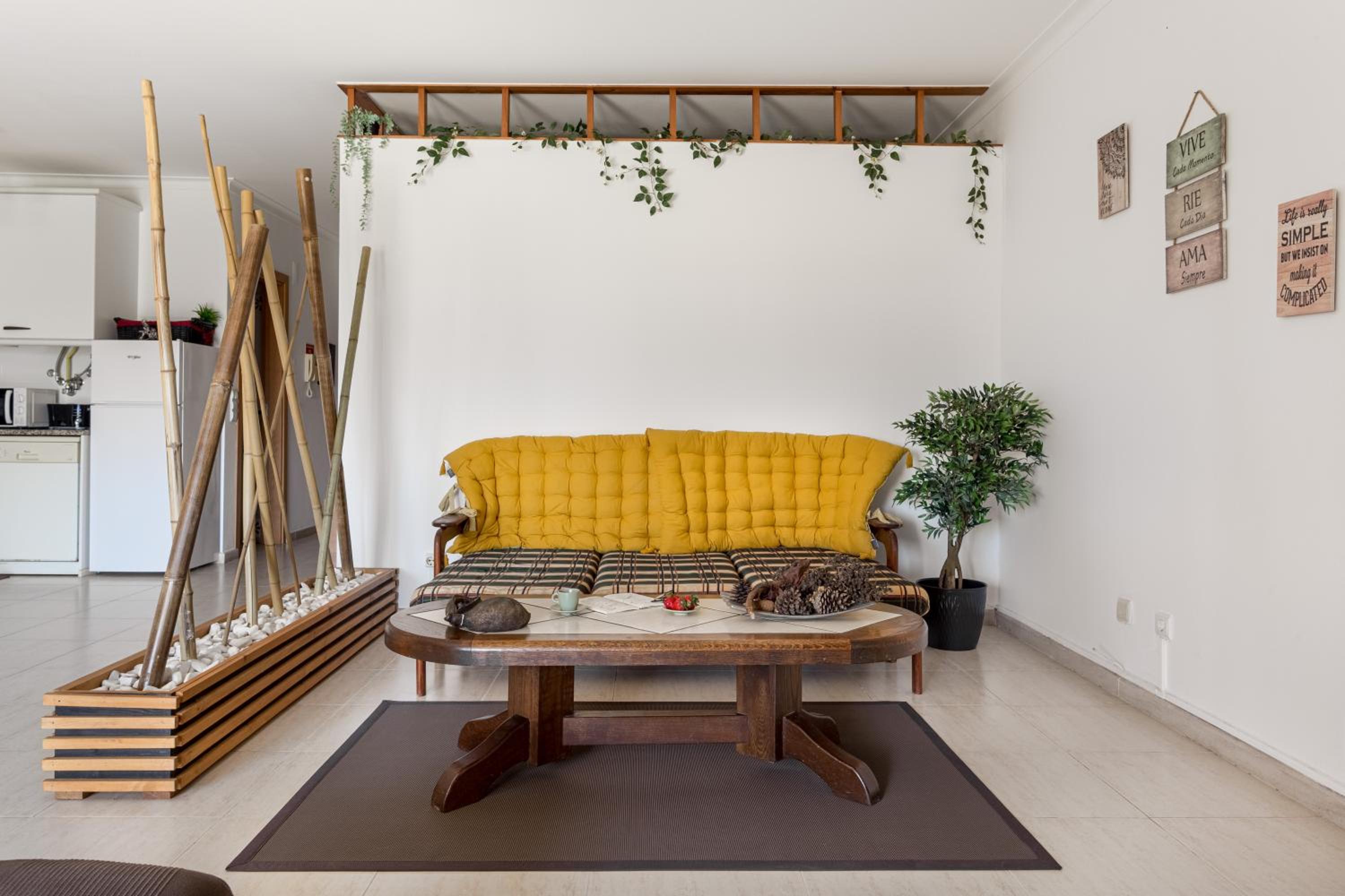 ALTIDO Stunning Ericeira Flat w/2 Shared Pools & Gym