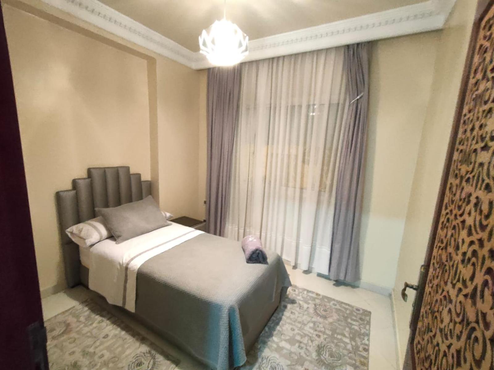 New Luxury Apartment, 3 Bed, 7Mins to Beach - Aida
