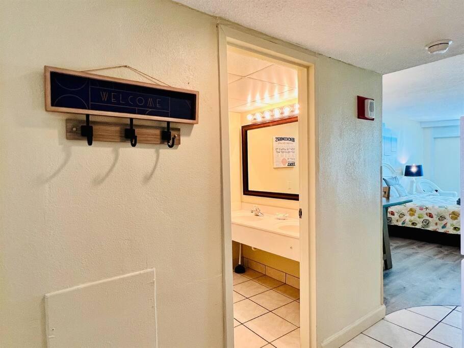 *Comfy Beach Condo*Pools*Hot Tubs*More*B49 view 3