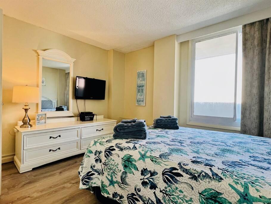 *Comfy Beach Condo*Pools*Hot Tubs*More*B49 view 4