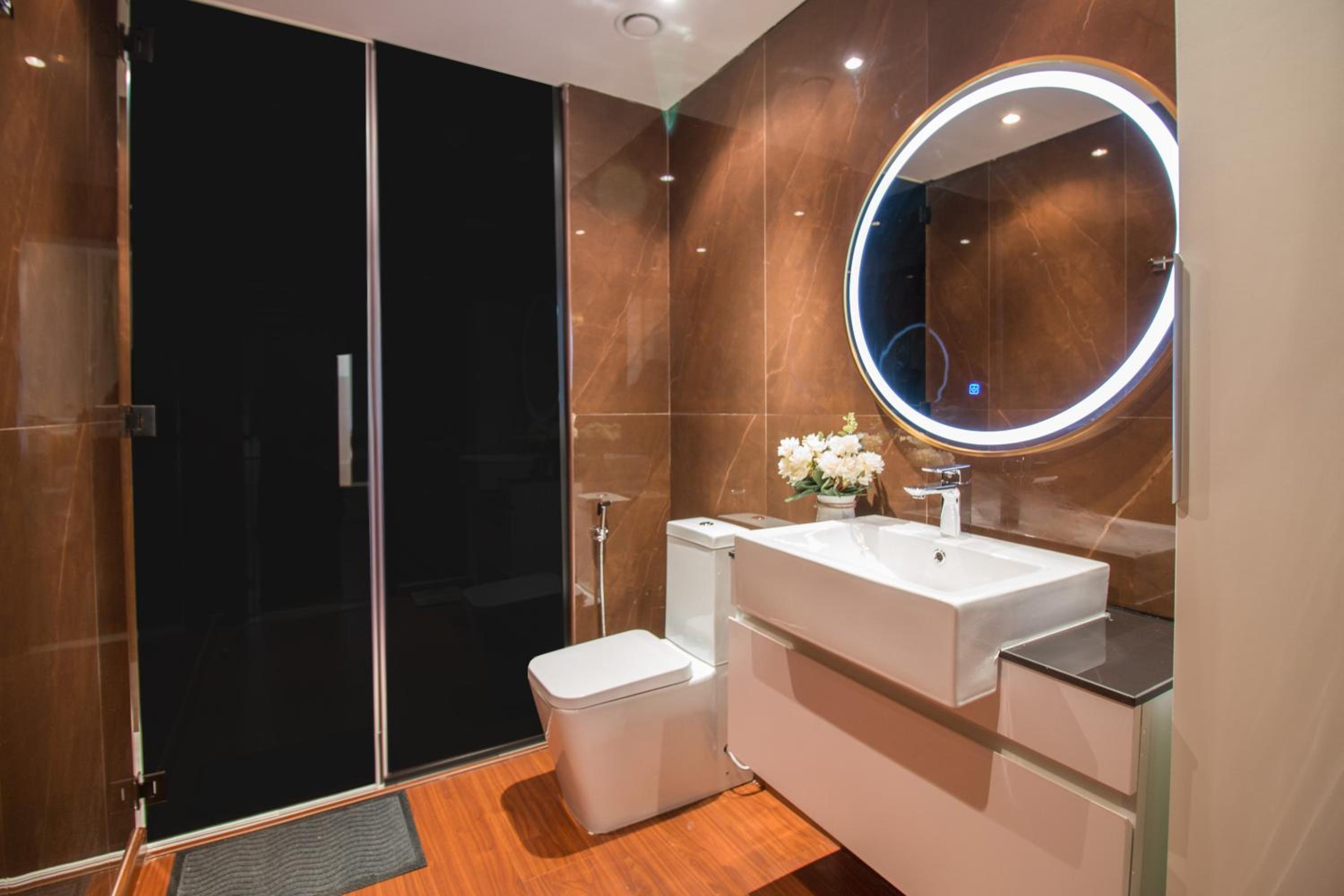 Luxurious 2BR - Fully Upgraded - High-end facilities
