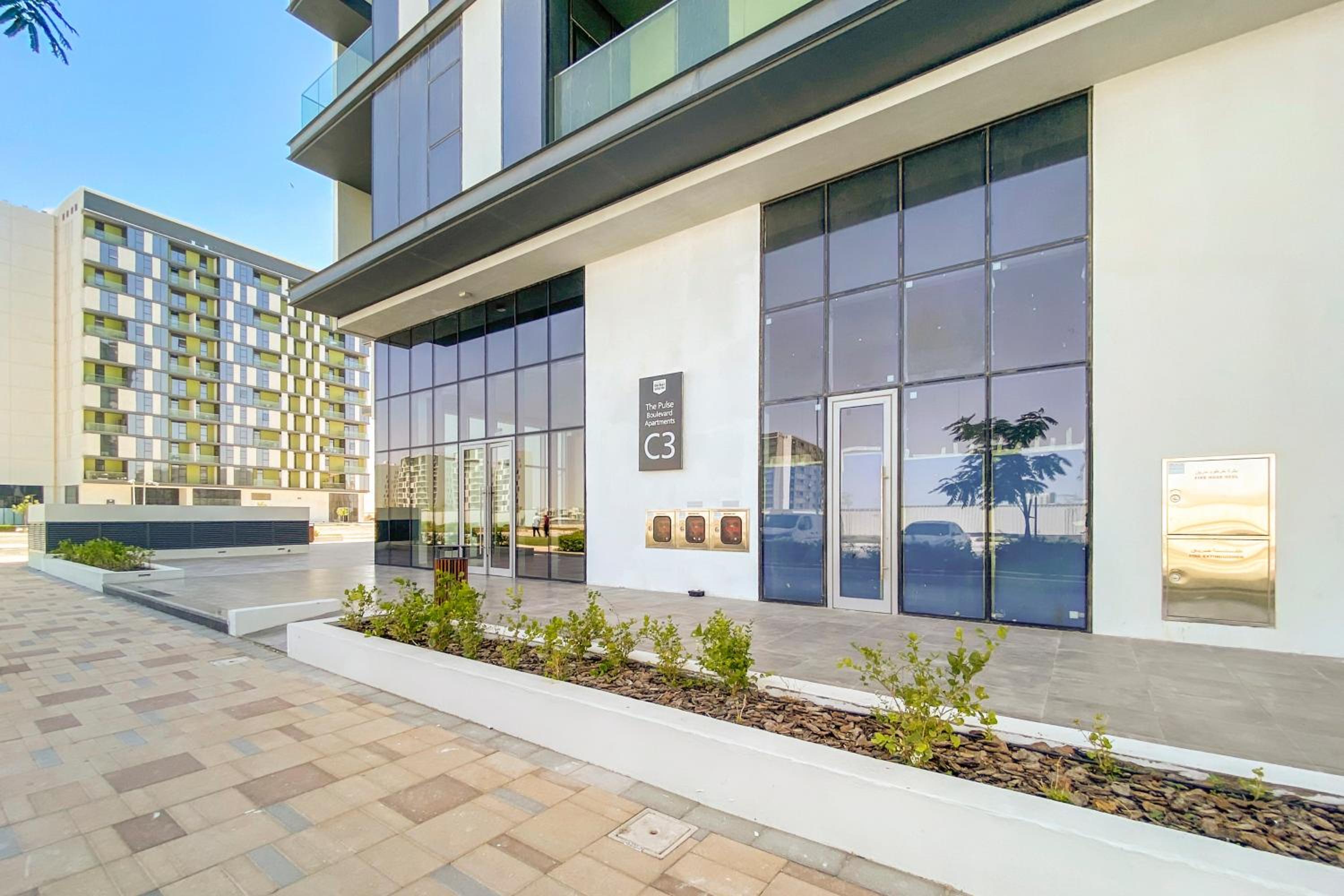 Luxurious 2BR - Fully Upgraded - High-end facilities