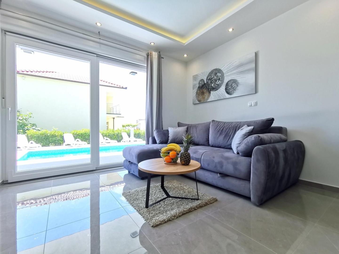 Seka apartments with a pool view 4