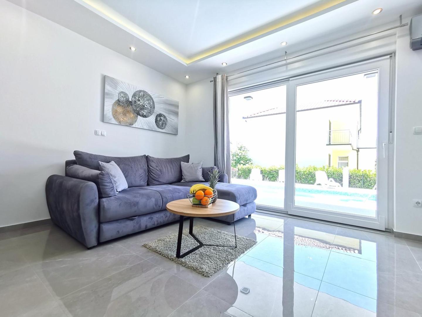 Seka apartments with a pool view 3