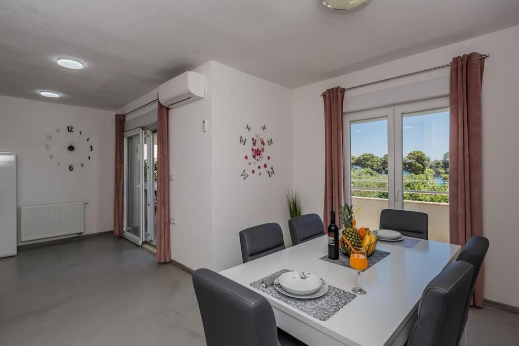 Beach apartment Anđela A2
