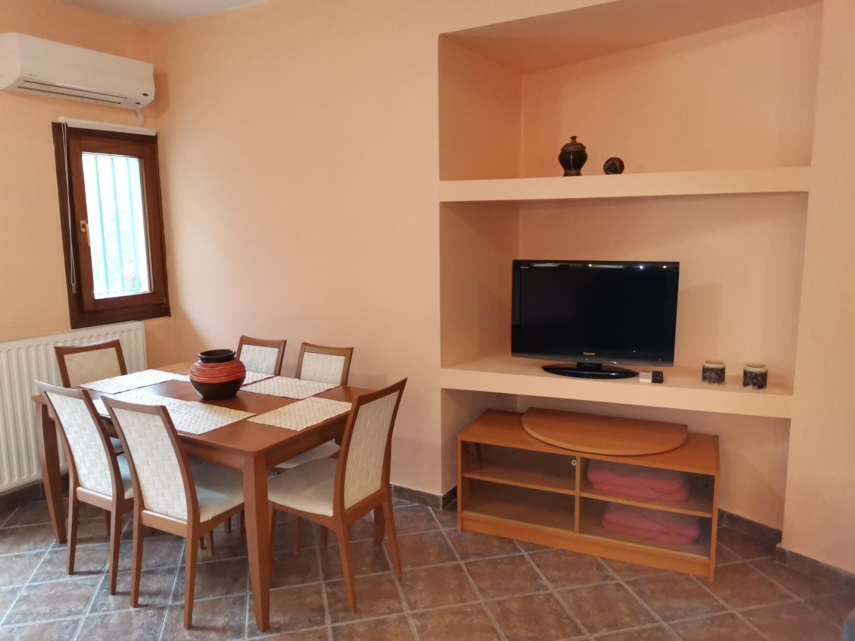 Christie's Ground Floor Apartment by the Sea view 4