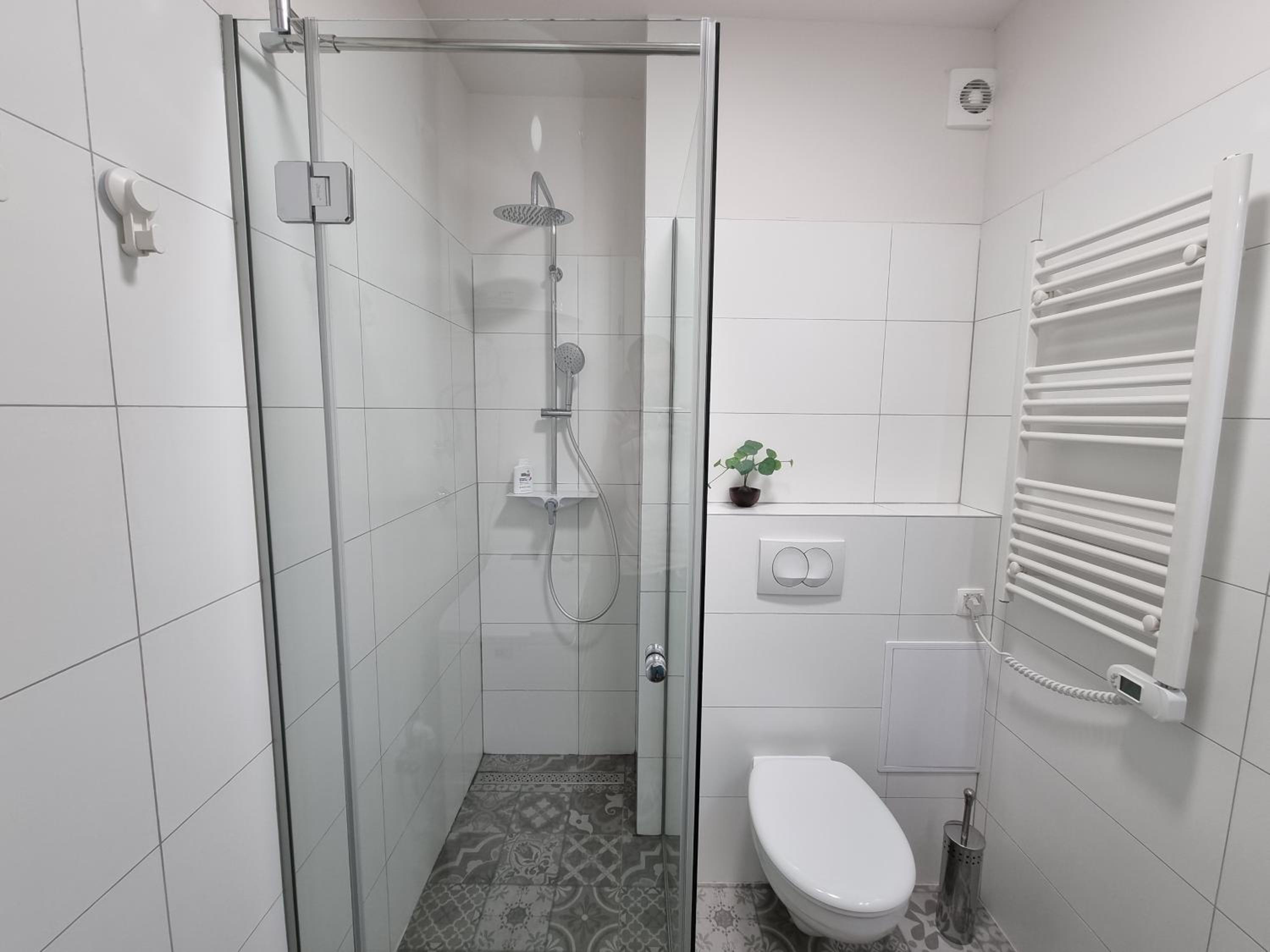 Brand new apt in CITY CENTER+ free street parking view 4