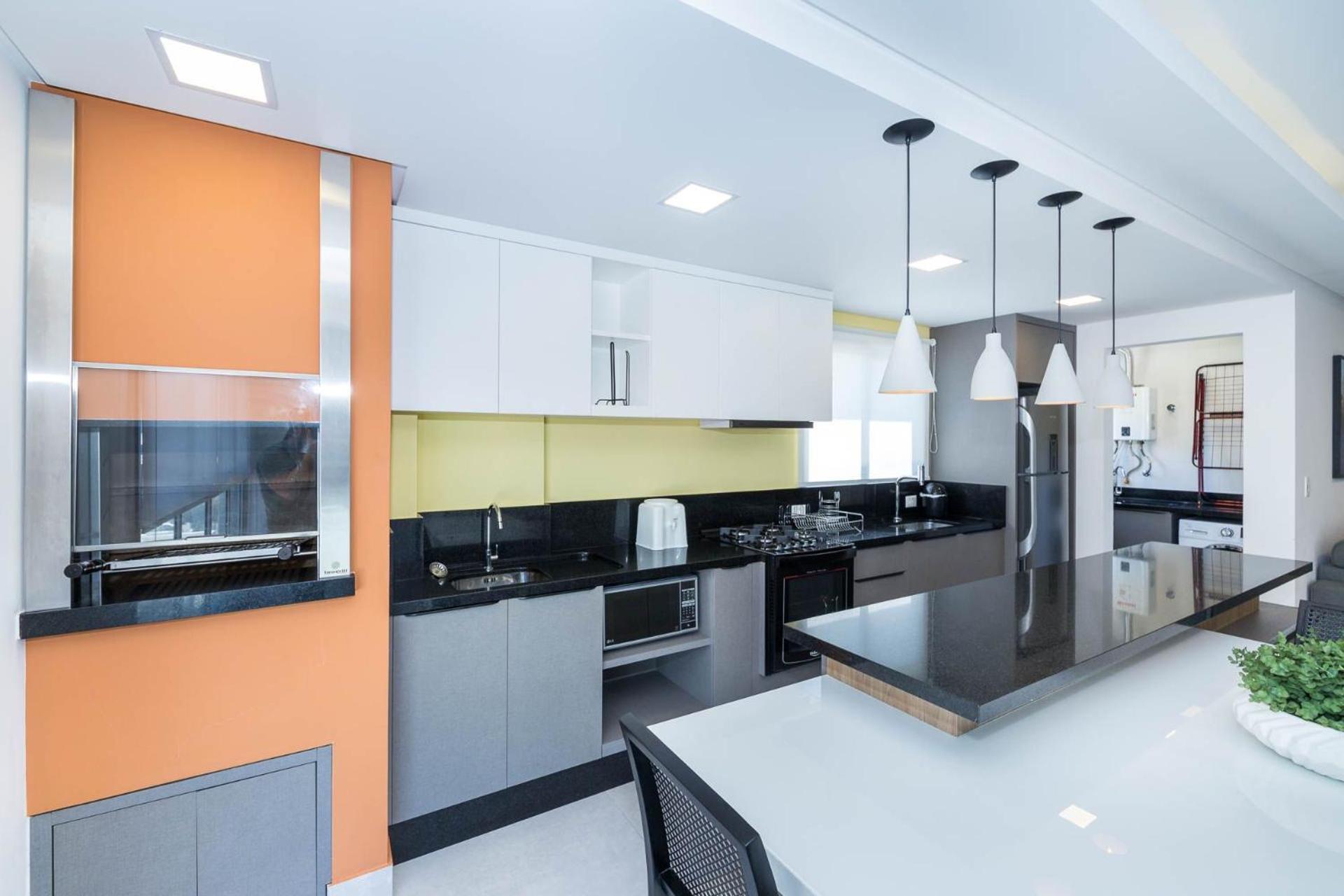 Positano 206 - Apartamento 02 suítes - Finamente mobiliado e decorado - À 30m da praia de 4 ilhas