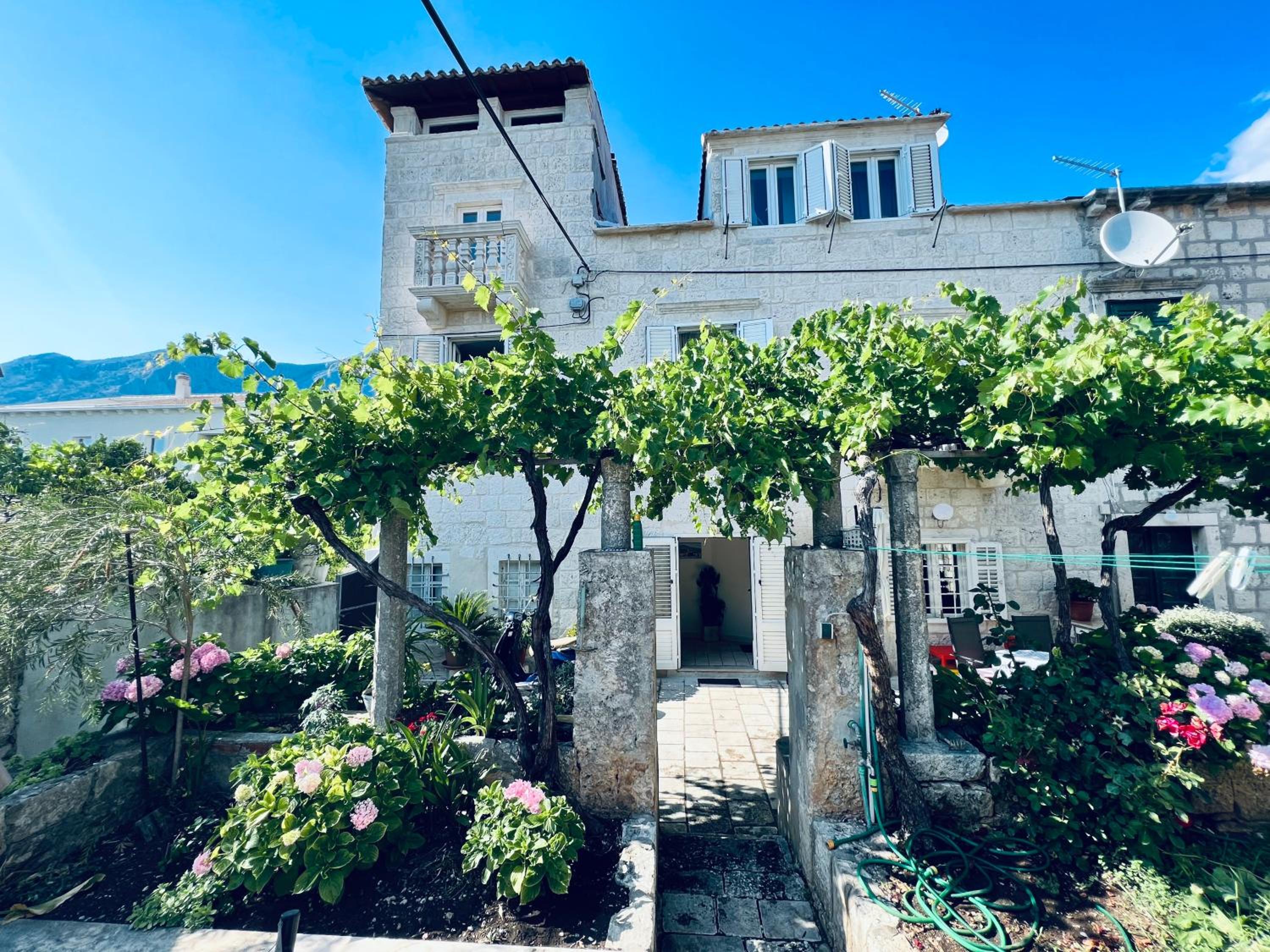 Jakov Apartments
