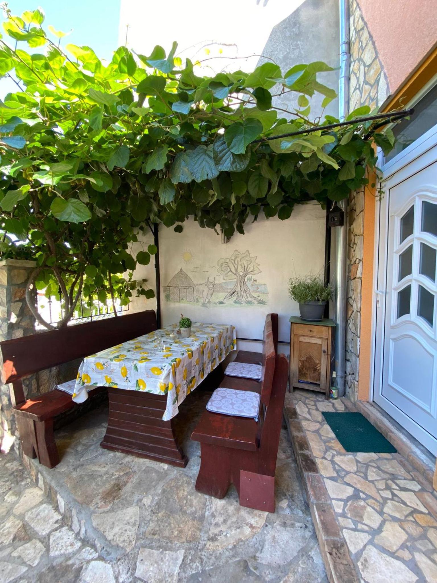 Studio apartment Elsa view 2