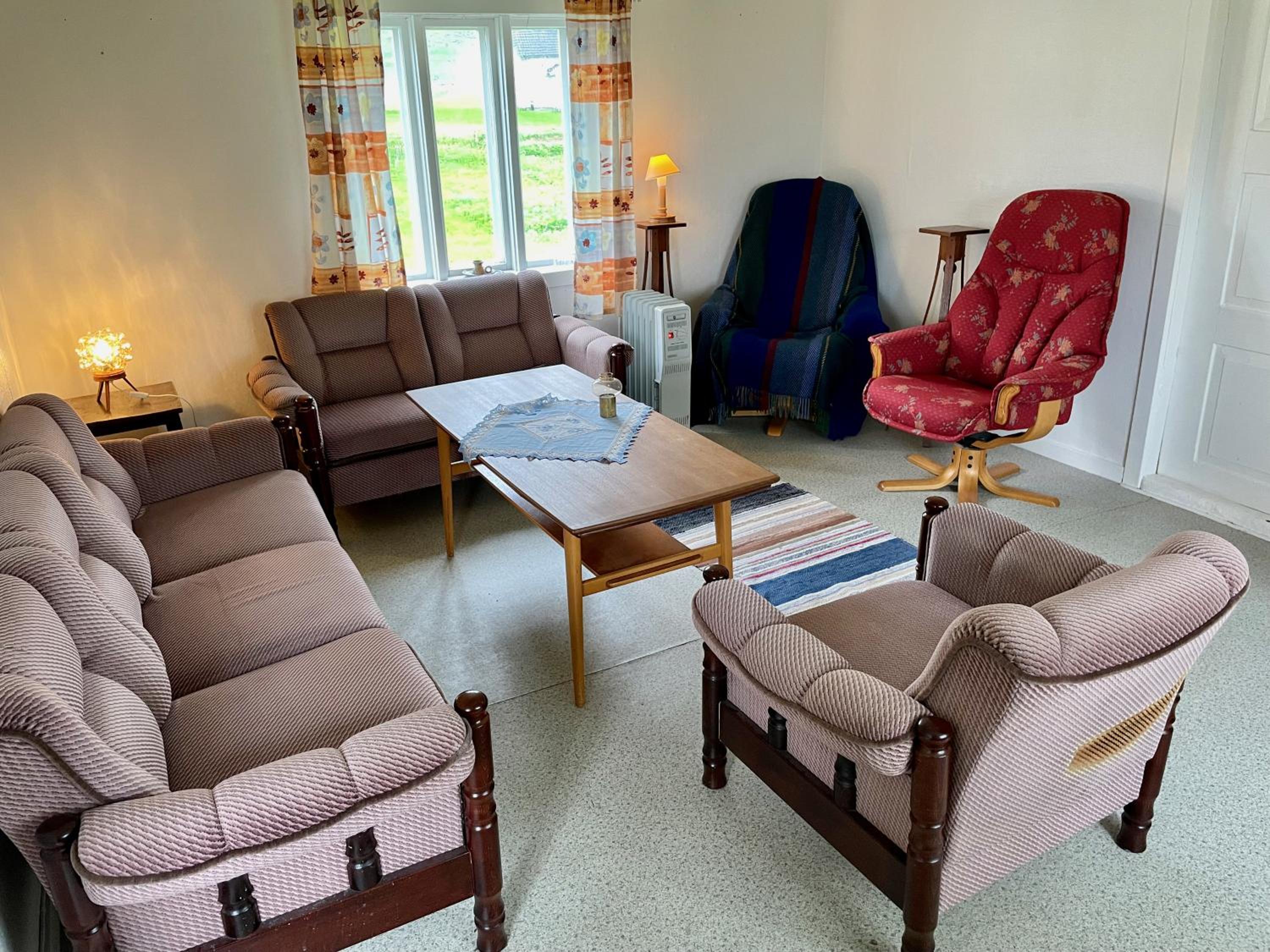 Grandmothers cosy Farmhouse view 4