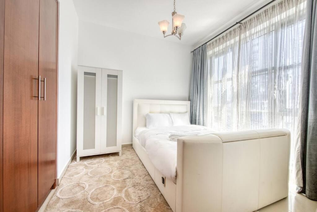 Downtown Dubai one bed with pool and gym