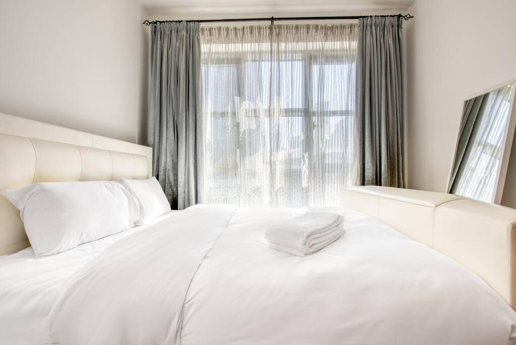 Downtown Dubai one bed with pool and gym