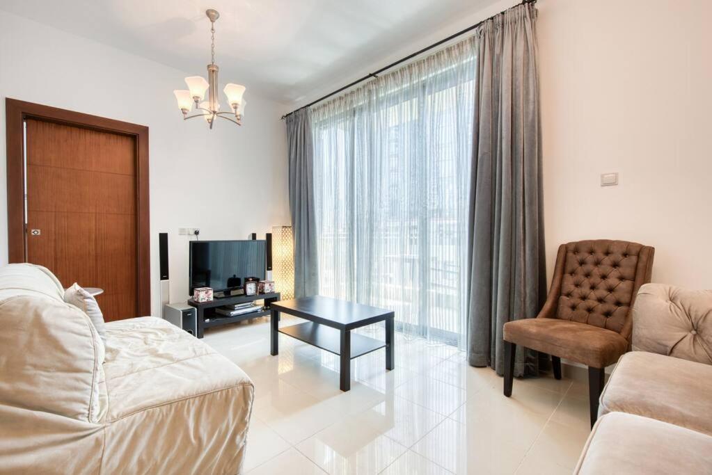 Downtown Dubai one bed with pool and gym
