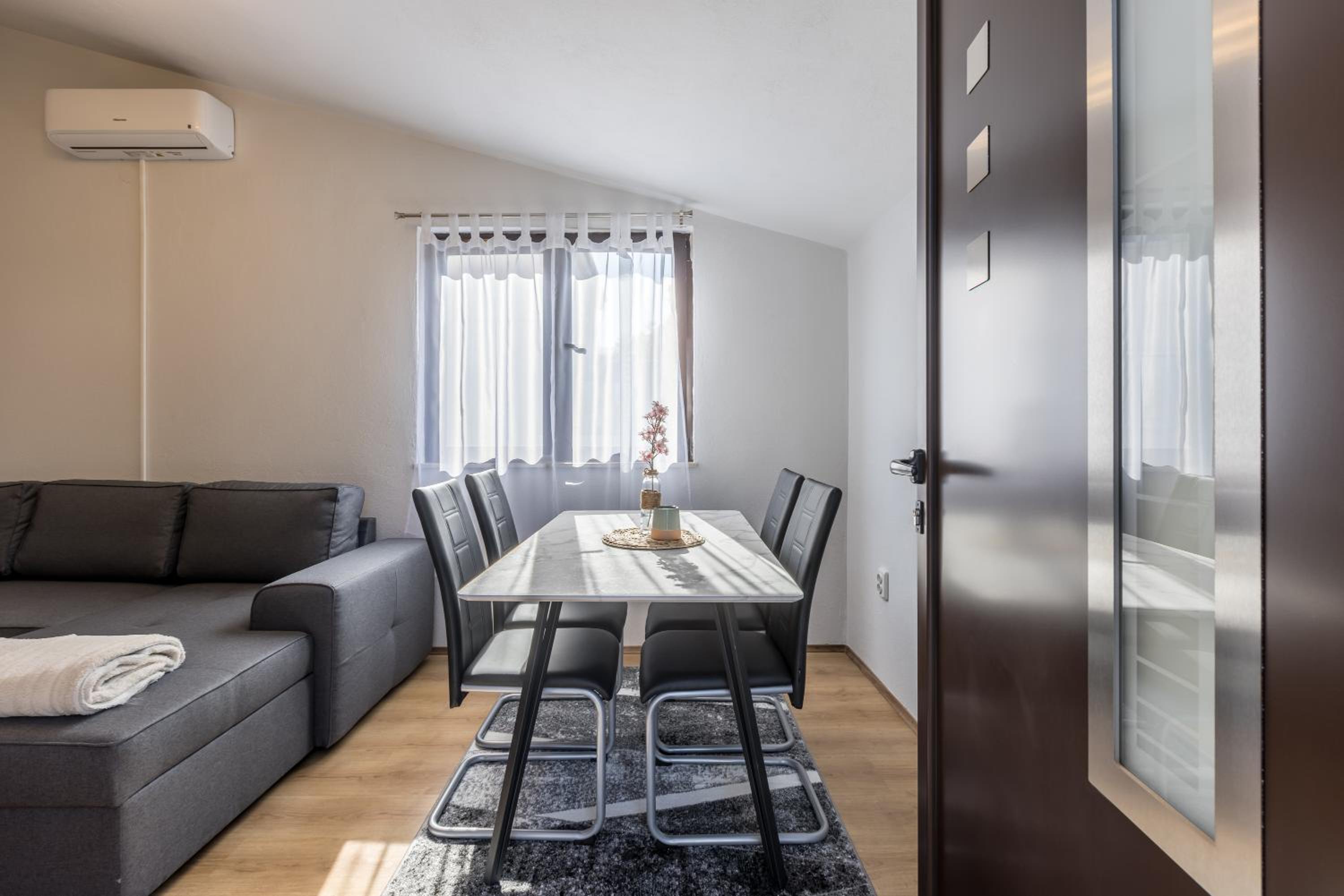 Apartment LaMaro view 5