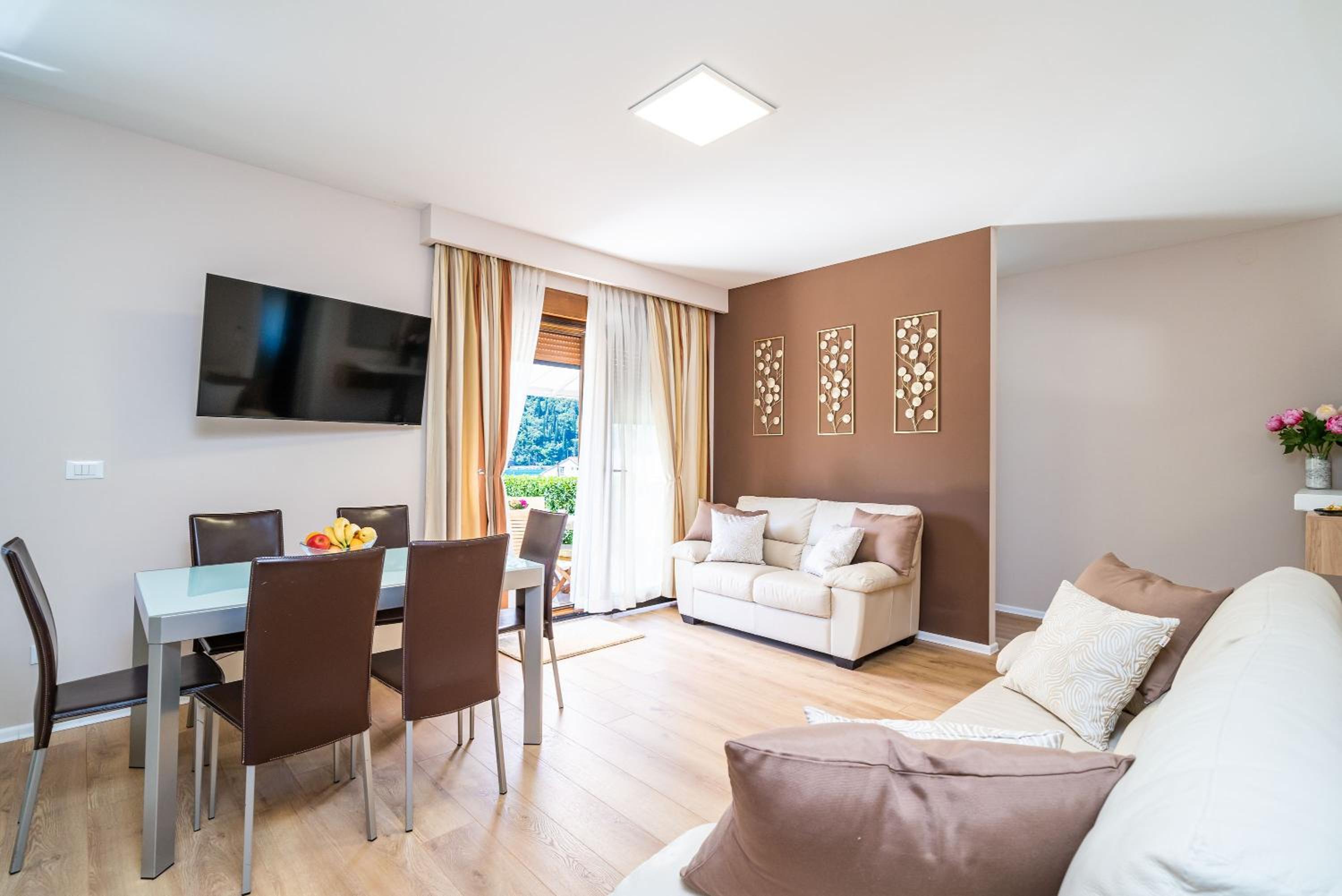 Apartment Simple Suite view 2