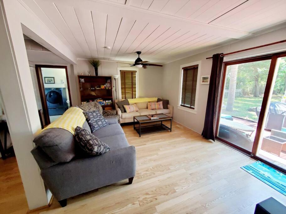 Bright and airy beach house. view 4