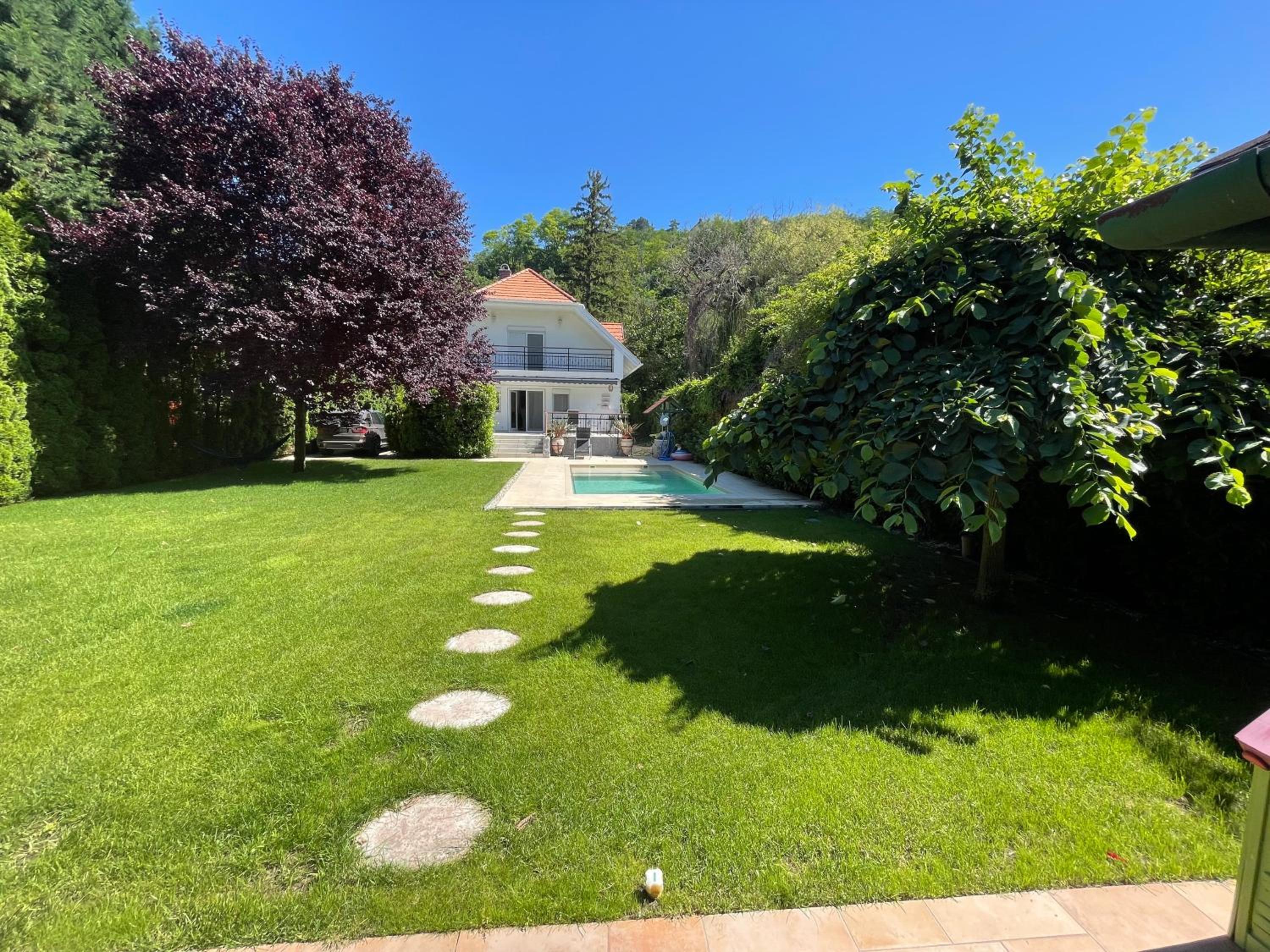 5 bedroom villa very close to Balaton