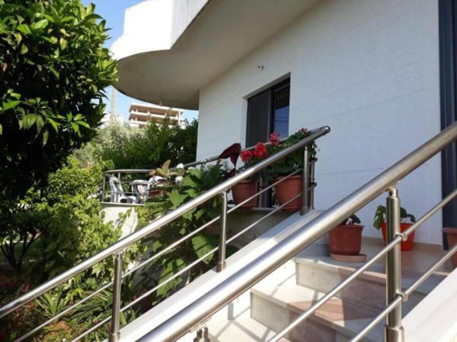 Apartments Meleqi