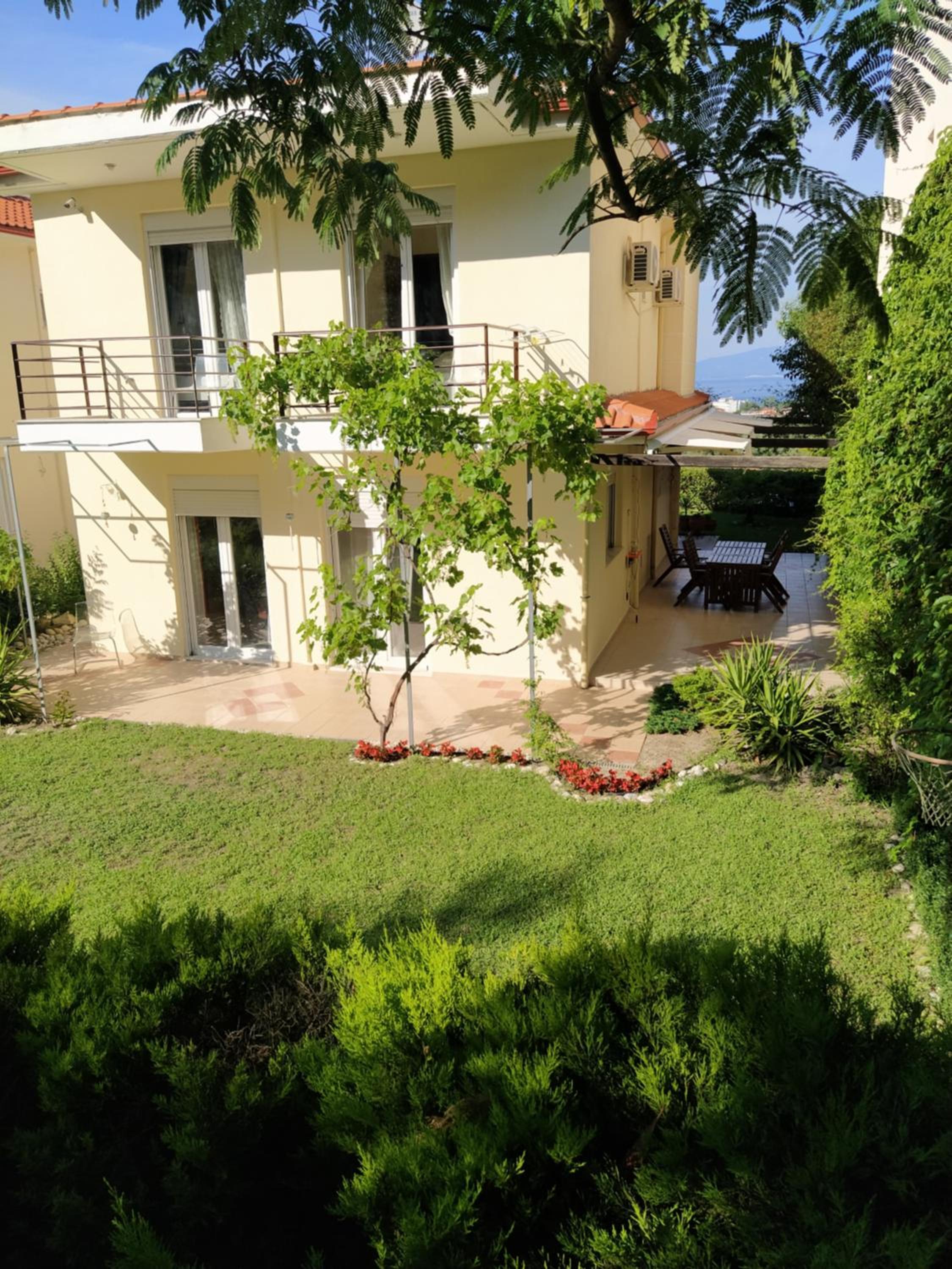 Detached house in a quiet place view 3