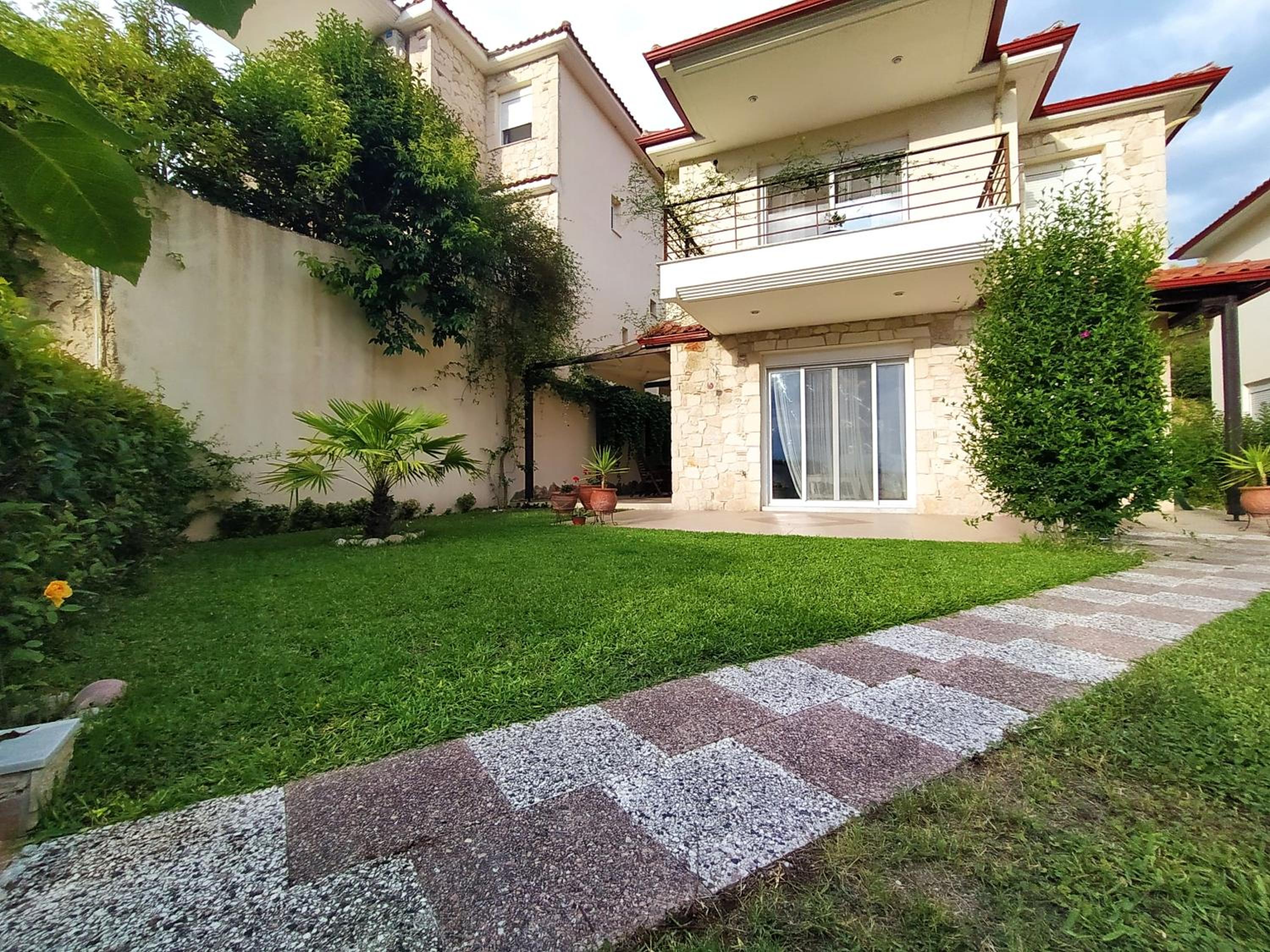 Detached house in a quiet place view 5