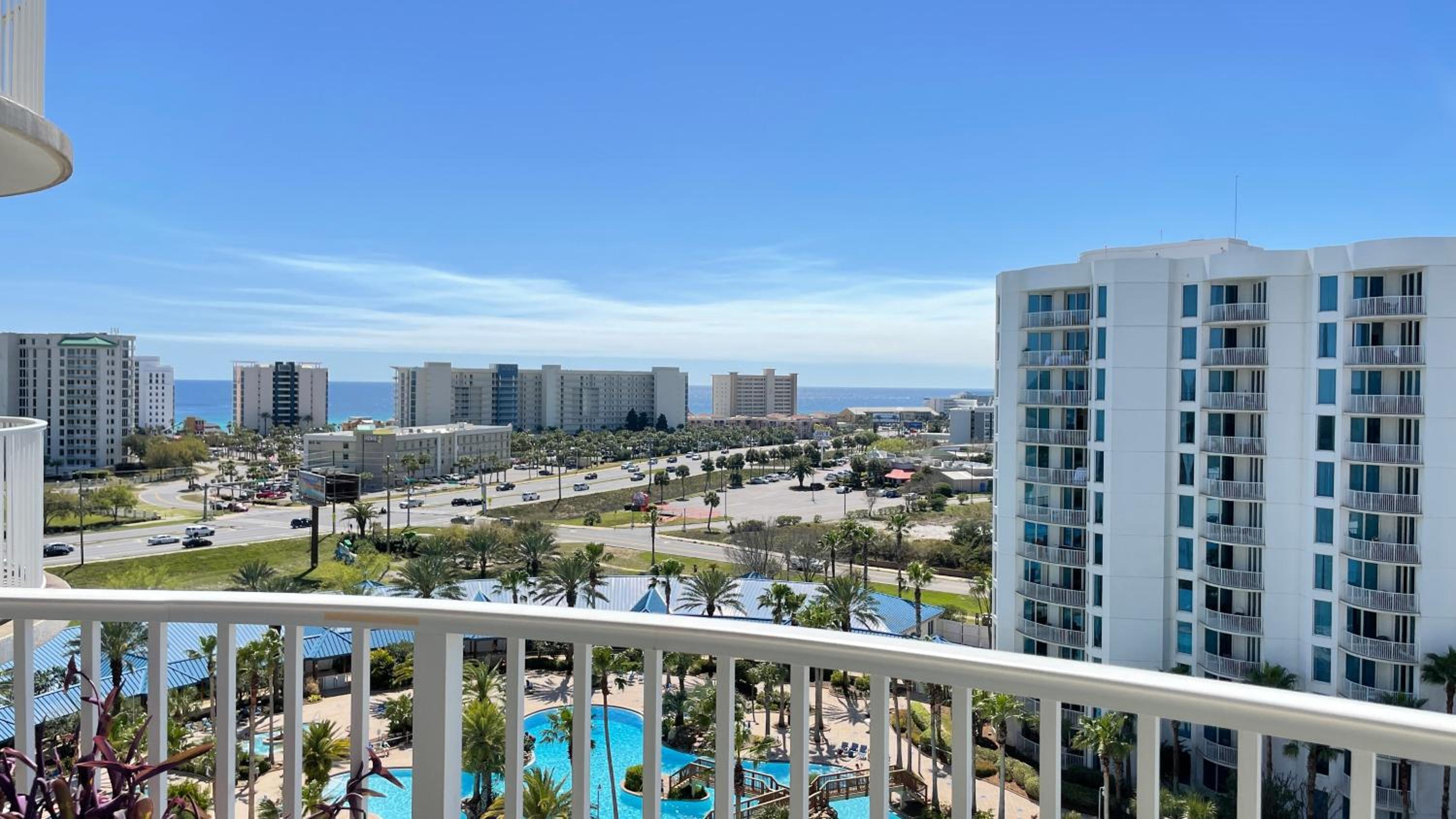 Spectacular Sunsets 5 star Resort Condo Across from Beach Sleep 6 Private Shuttle