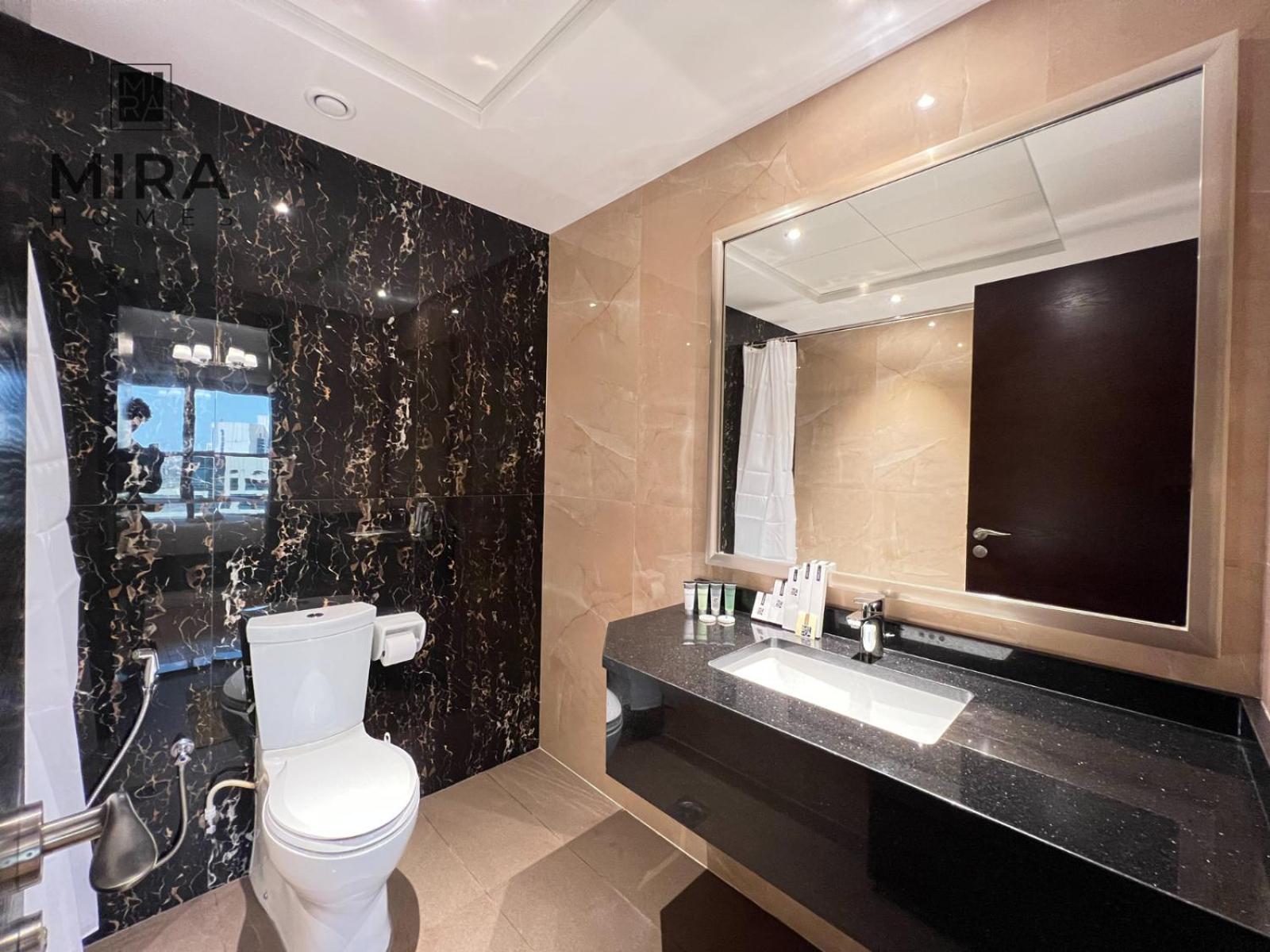 Mira Holiday Homes - Luxury 1 bedroom with Burj Khalifa View