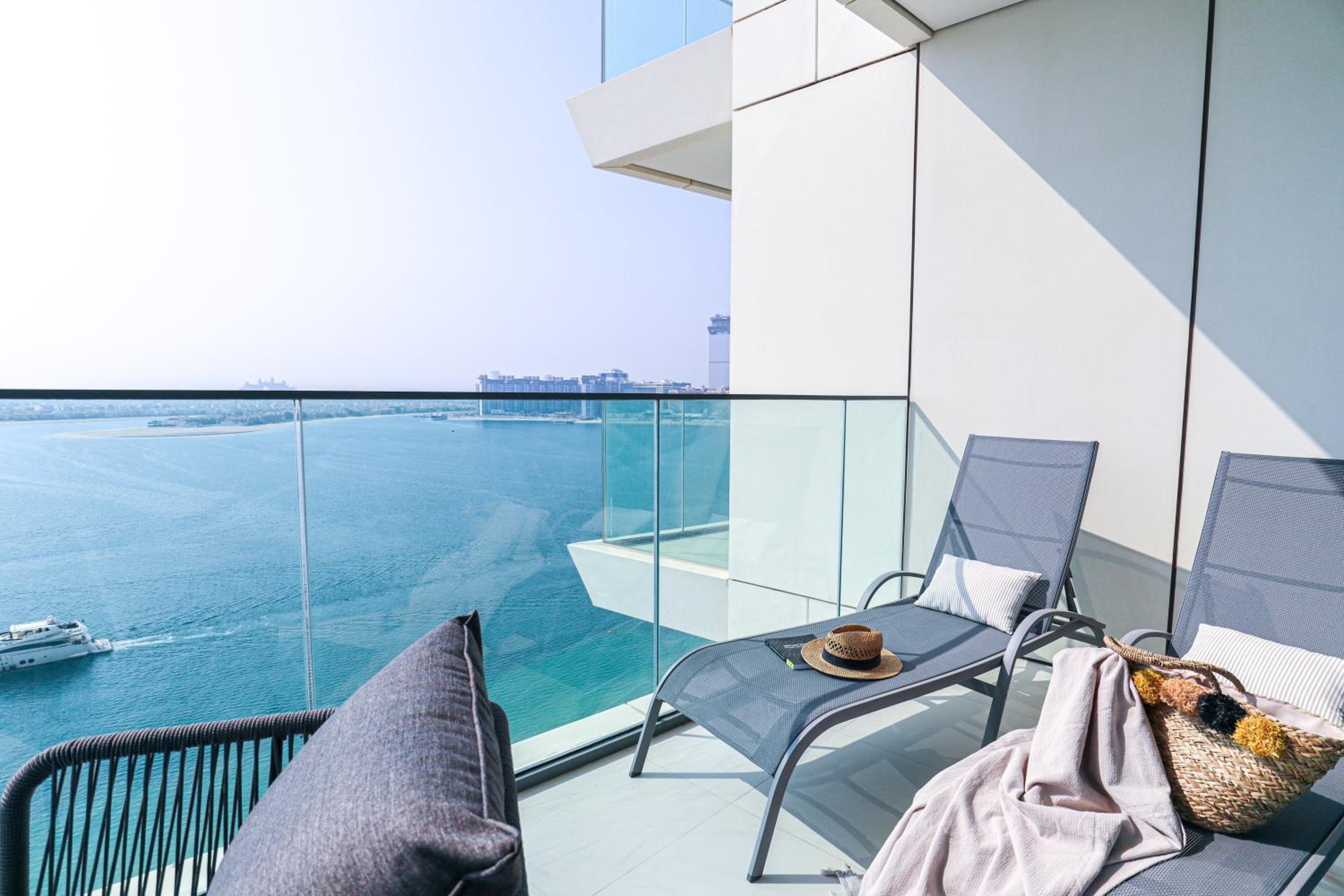 HiGuests - Superlative apt with private beach access