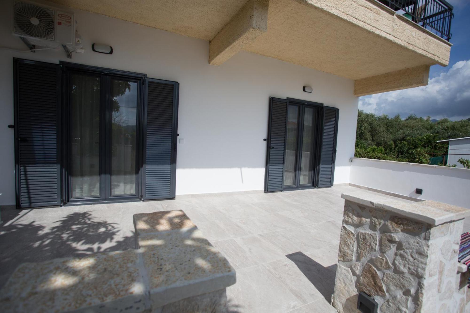 George's Place Kastrosikia view 2