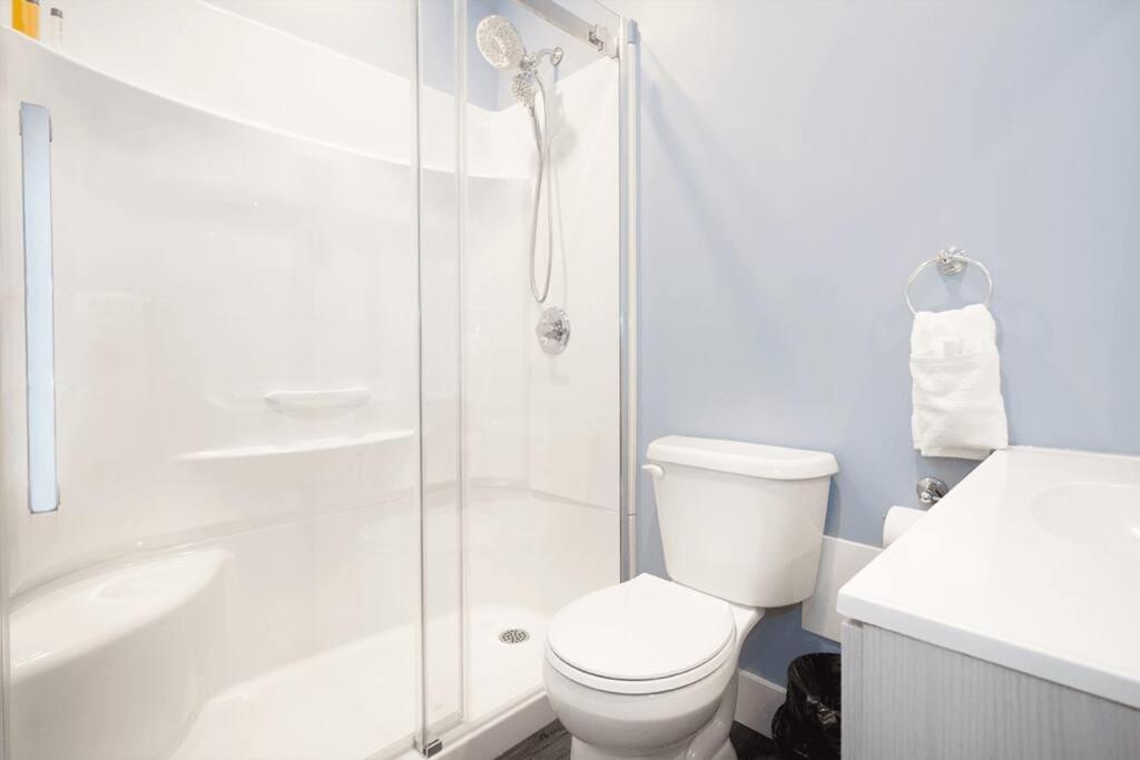 Unique 3BR & 2bath quadplex Free parking& laundry