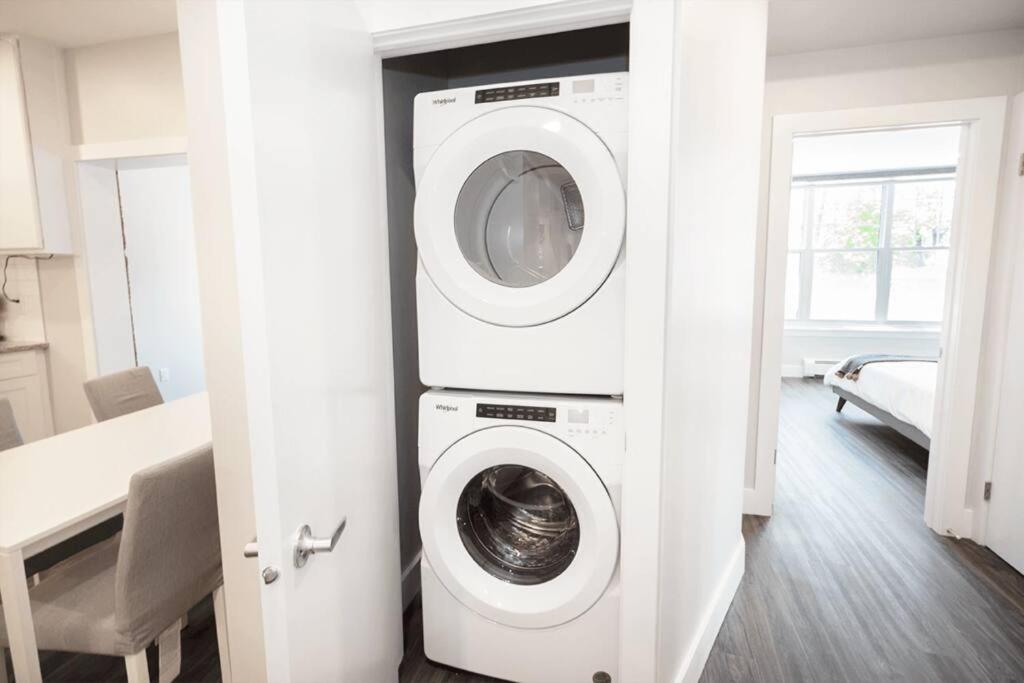 Unique 3BR & 2bath quadplex Free parking& laundry