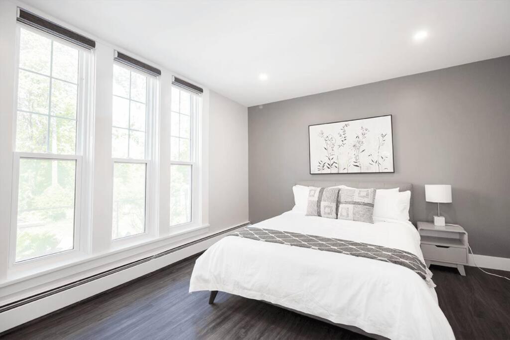 Unique 3BR & 2bath quadplex Free parking& laundry