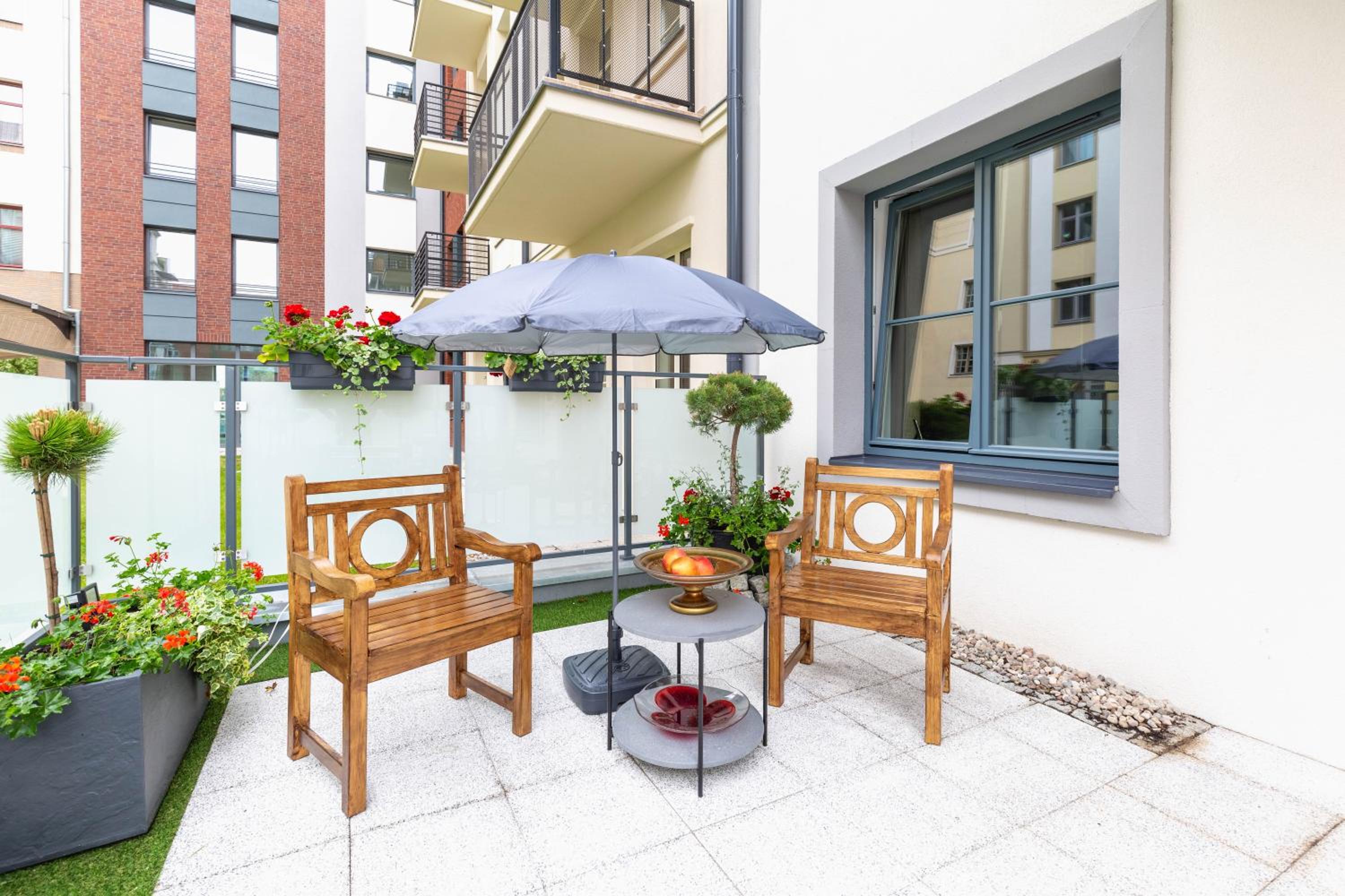 Bea Garden Home - dwie sypialnie, taras i parking