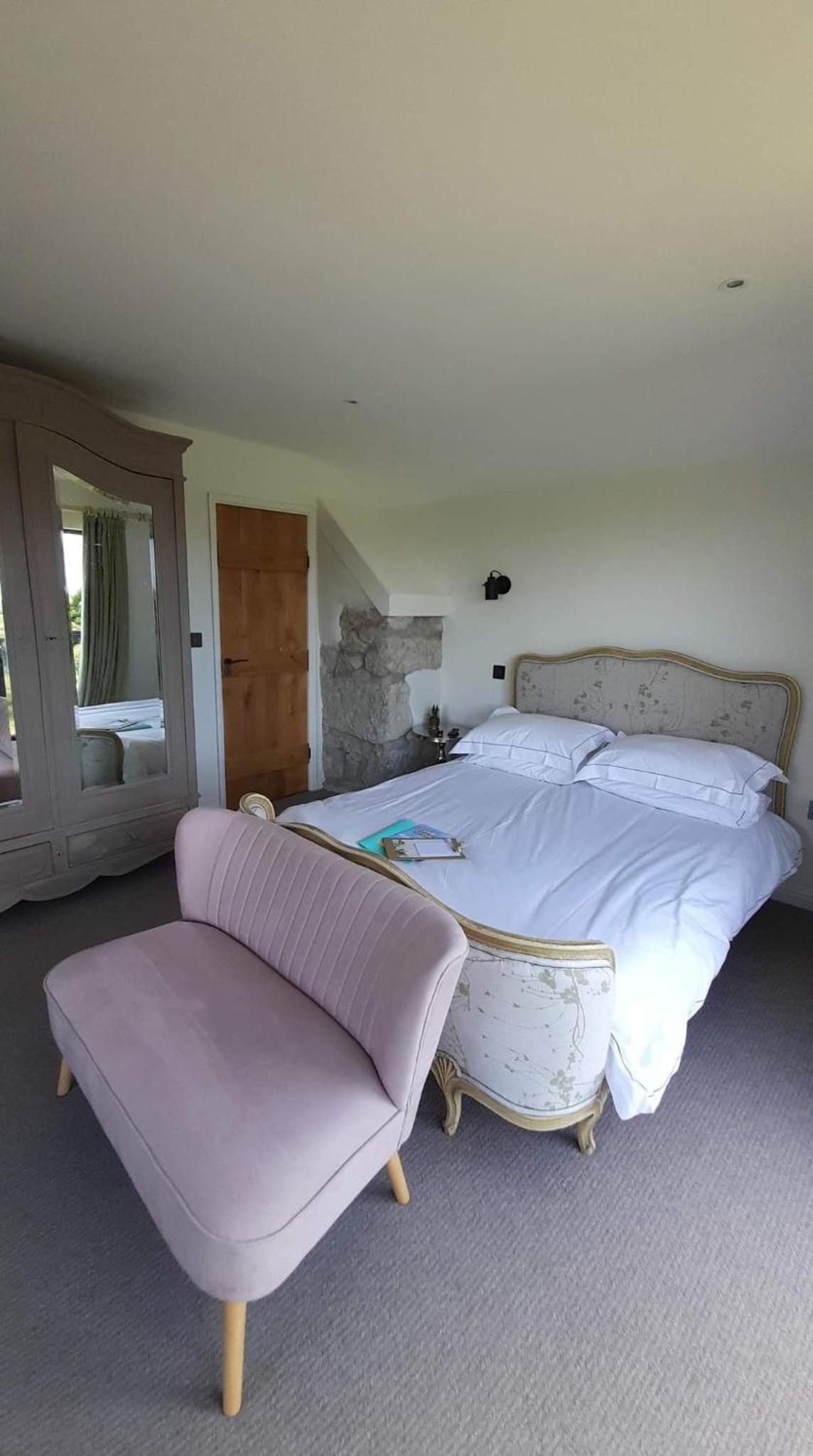 Luxurious property set in the heart of Cornwall with breathtaking views -Rhubarb Cottage view 2