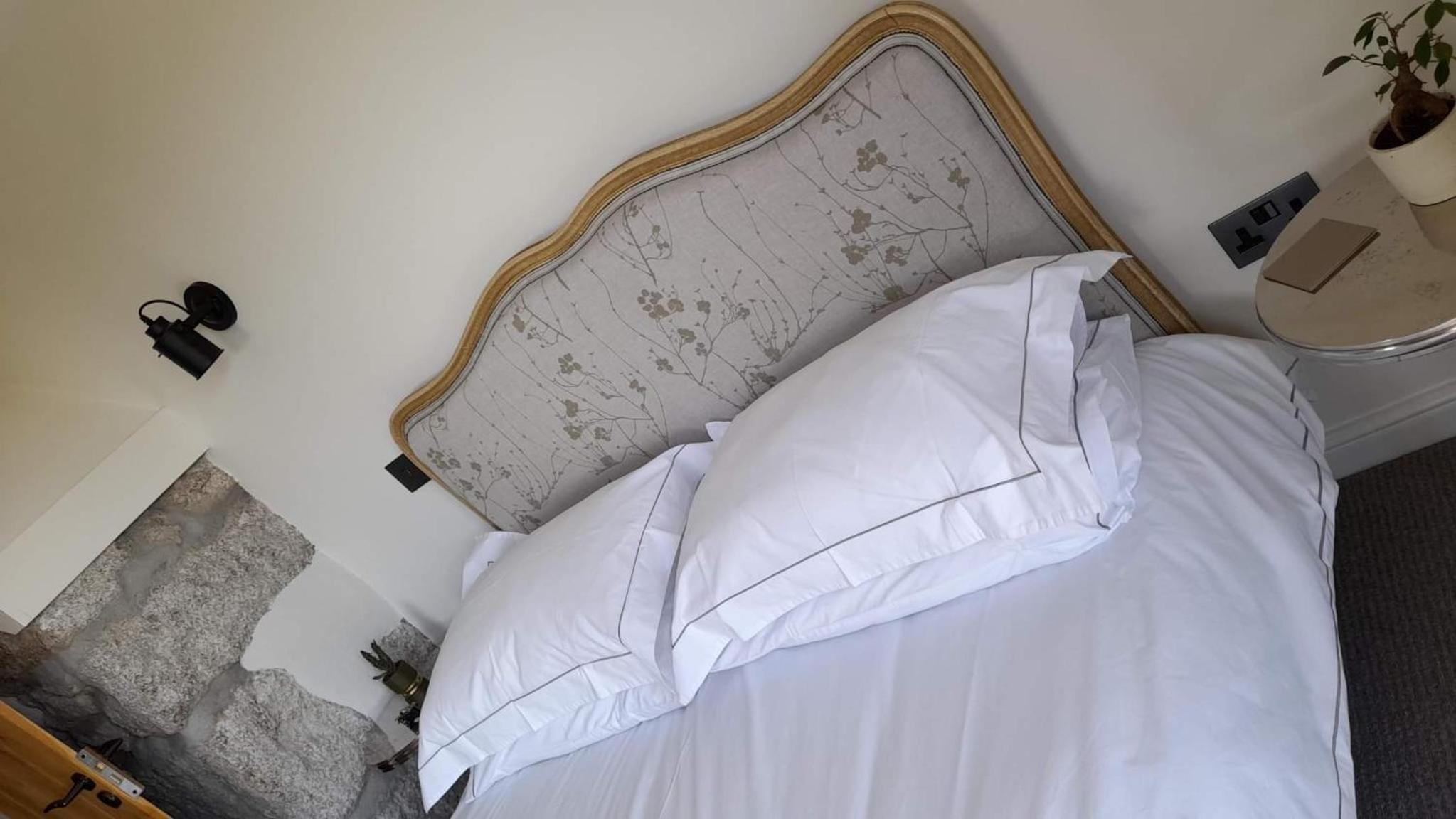 Luxurious property set in the heart of Cornwall with breathtaking views -Rhubarb Cottage view 3