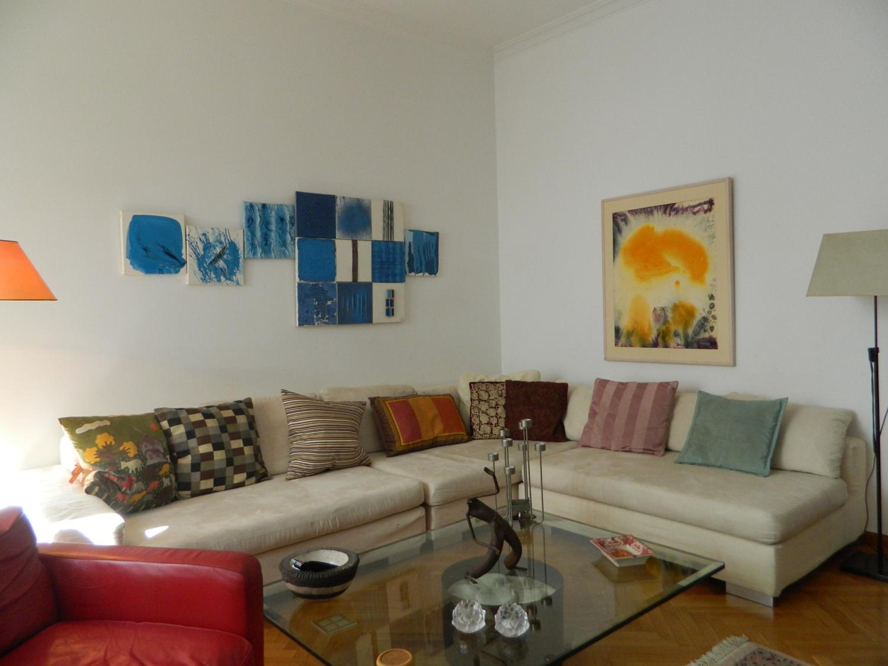 Elegant 3BD apartment in Kolonaki