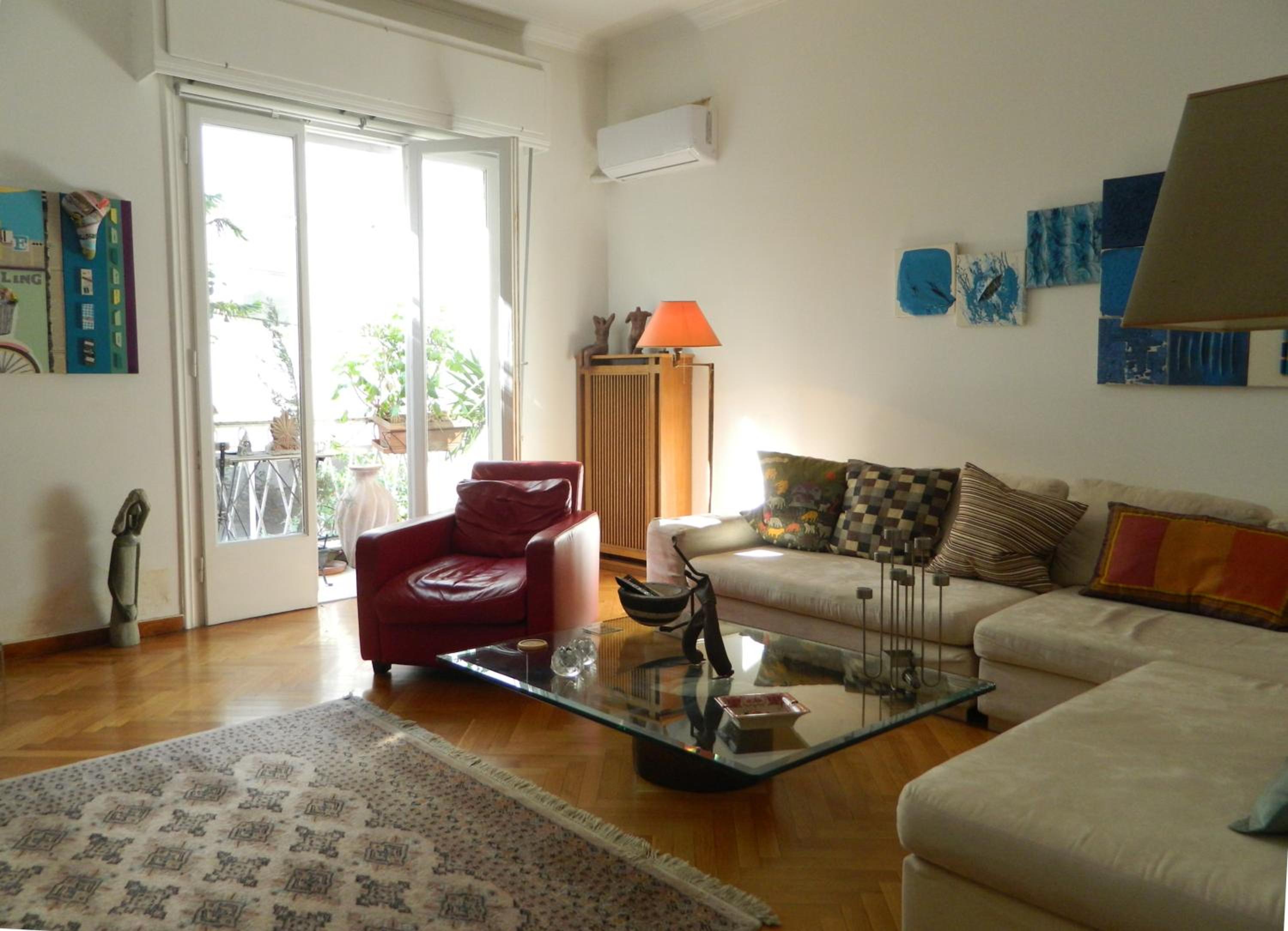 Elegant 3BD apartment in Kolonaki