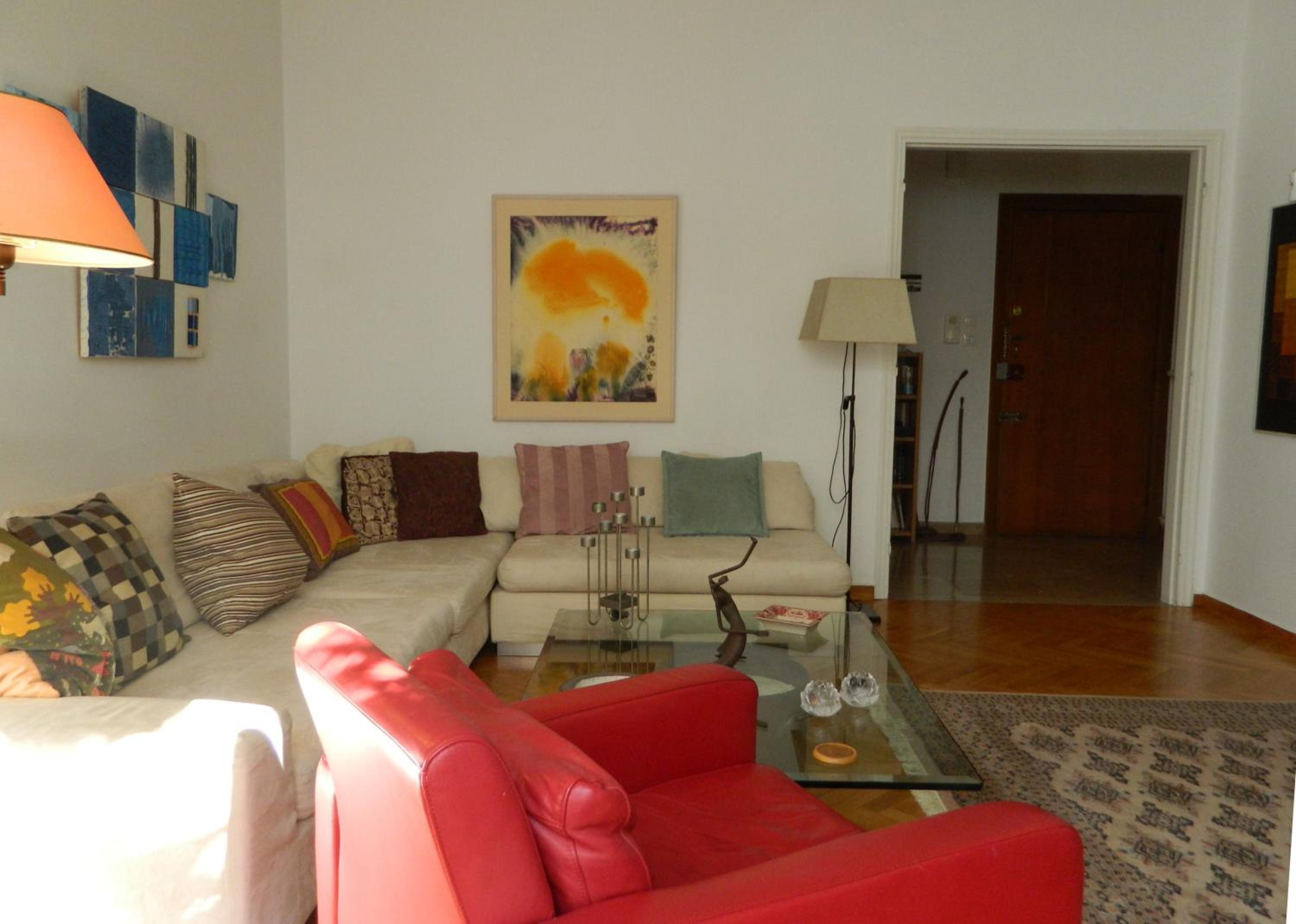 Elegant 3BD apartment in Kolonaki