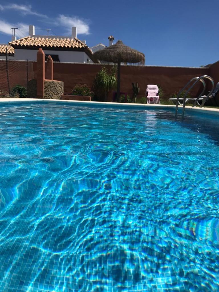 Apartamento Bamboleo con piscina -solo familias y parejas- photo 4
