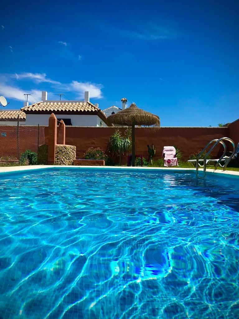 Apartamento Bamboleo con piscina -solo familias y parejas- photo 2
