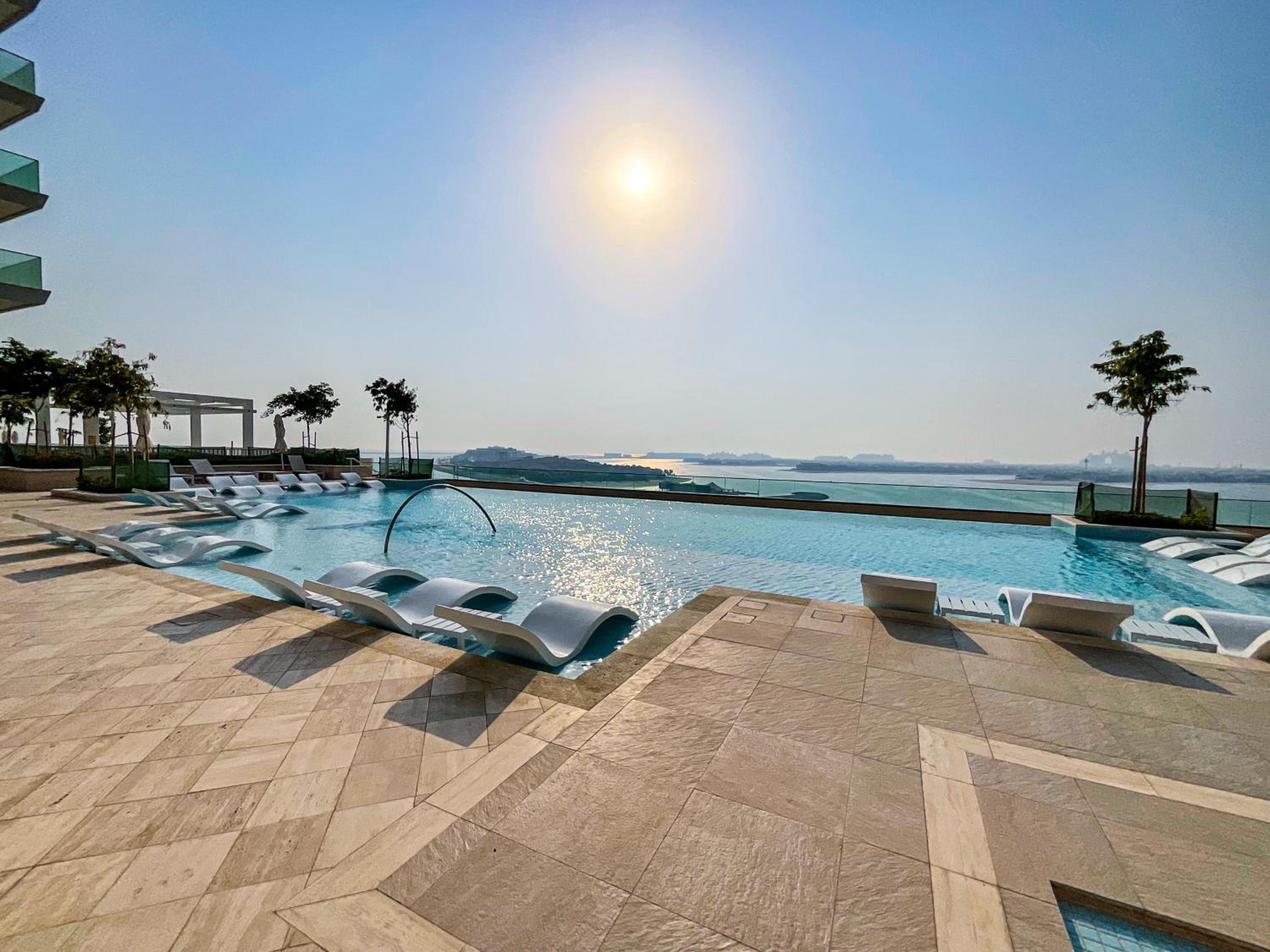 HiGuests - Superlative apt with private beach access