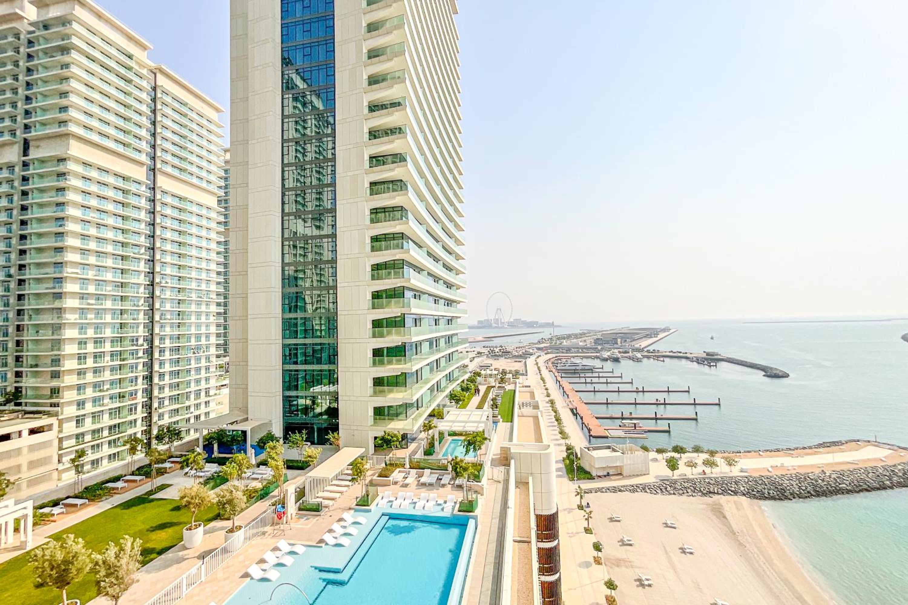 HiGuests - Superlative apt with private beach access