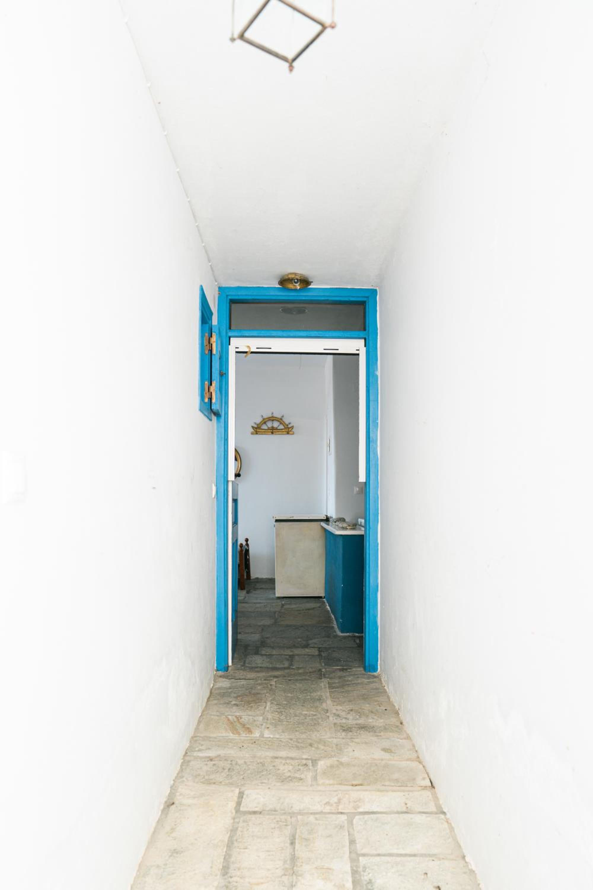 Apartment in Serifos Town view 3