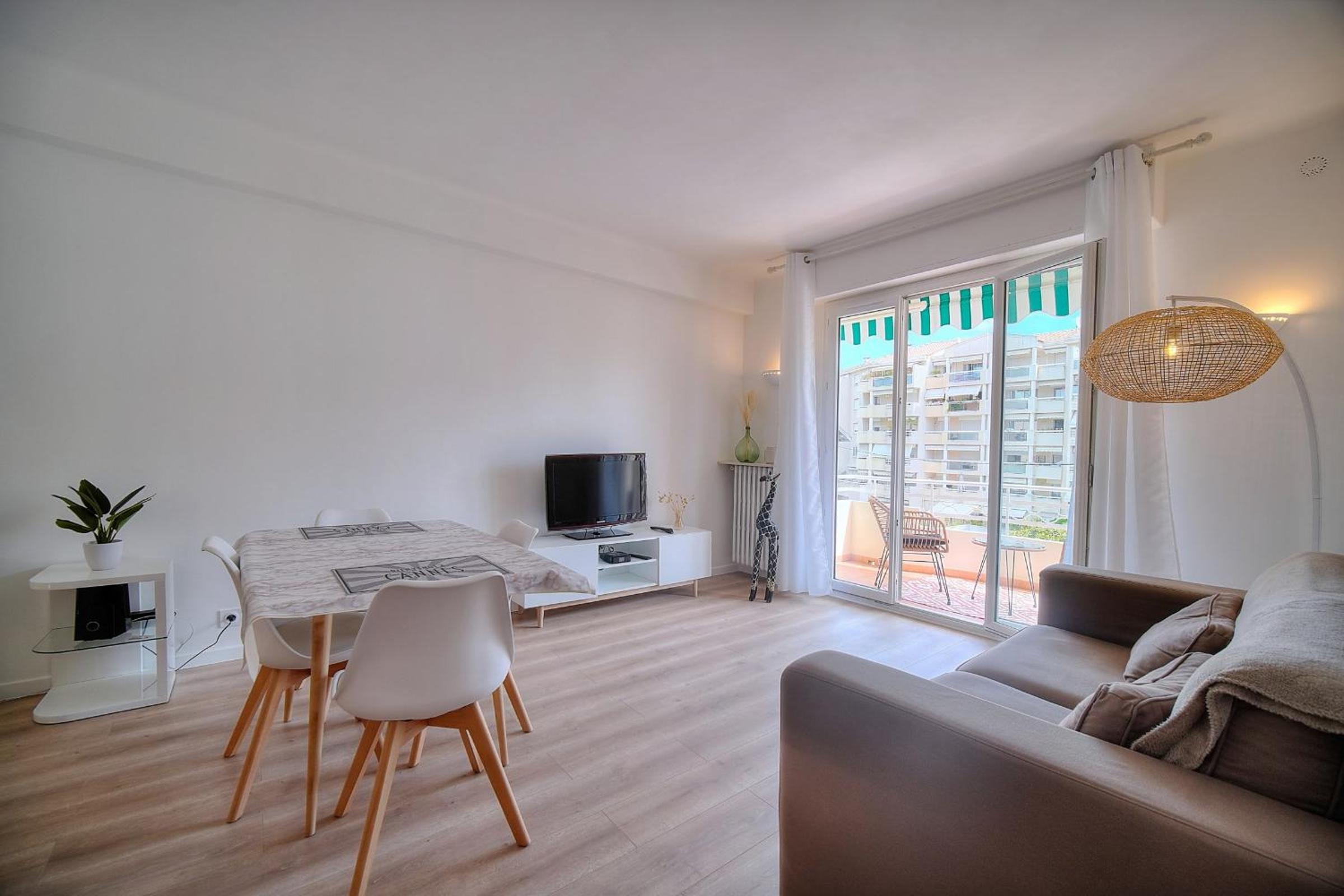 IMMOGROOM - Spacious 3-room apartment - Garage - Terrace - Air conditioning photo 5