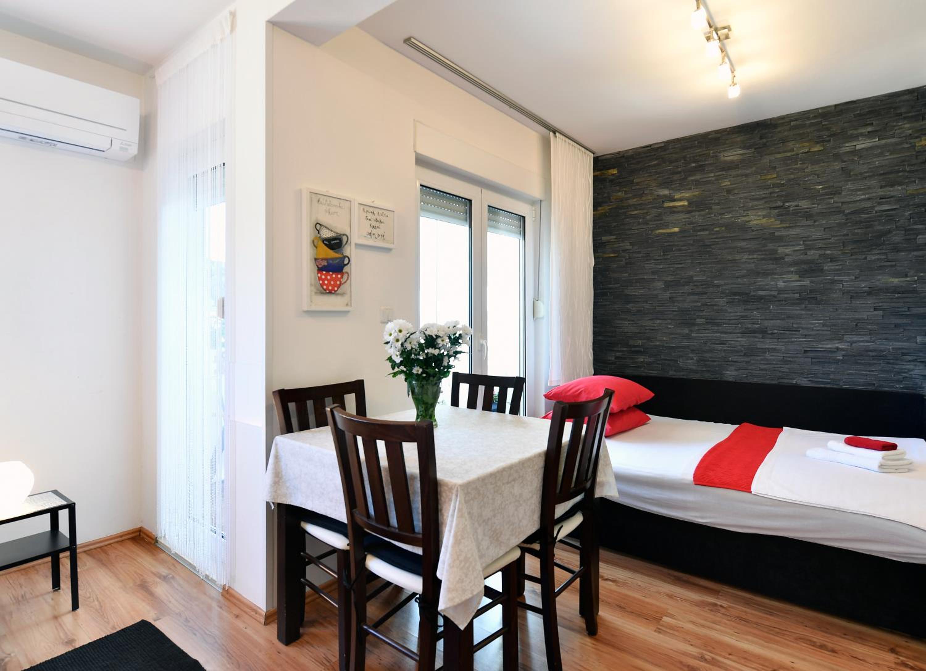 Studio apartment Pupa view 3