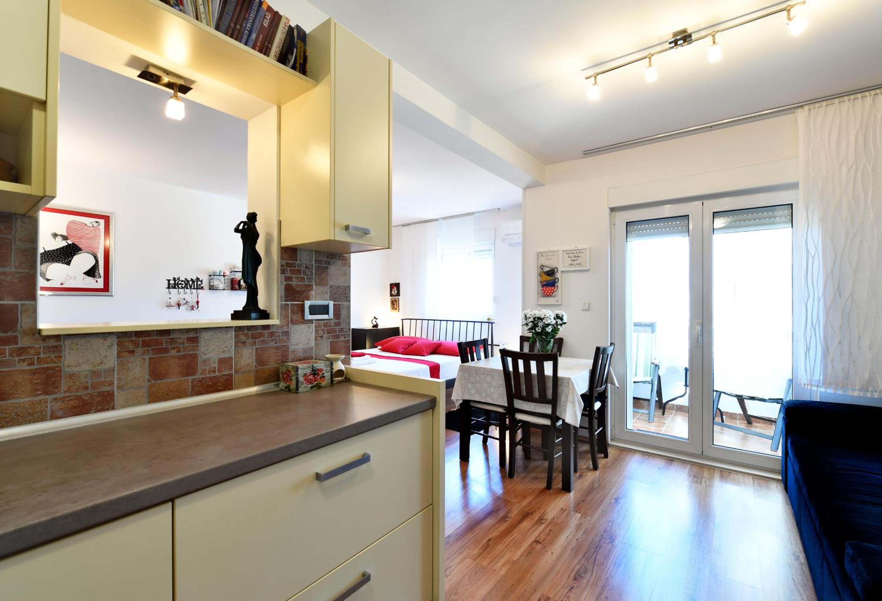 Studio apartment Pupa view 5