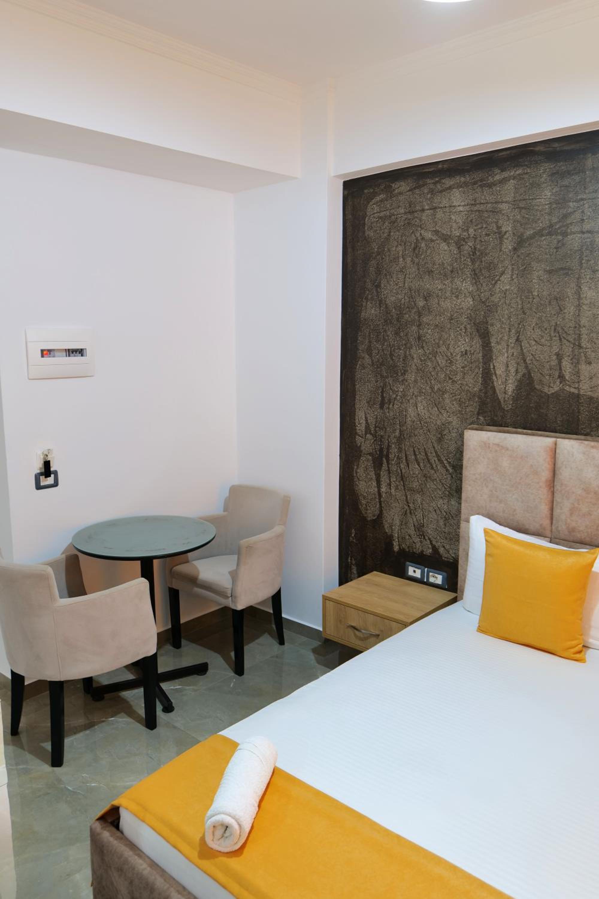 HOTEL ADI-VERA
