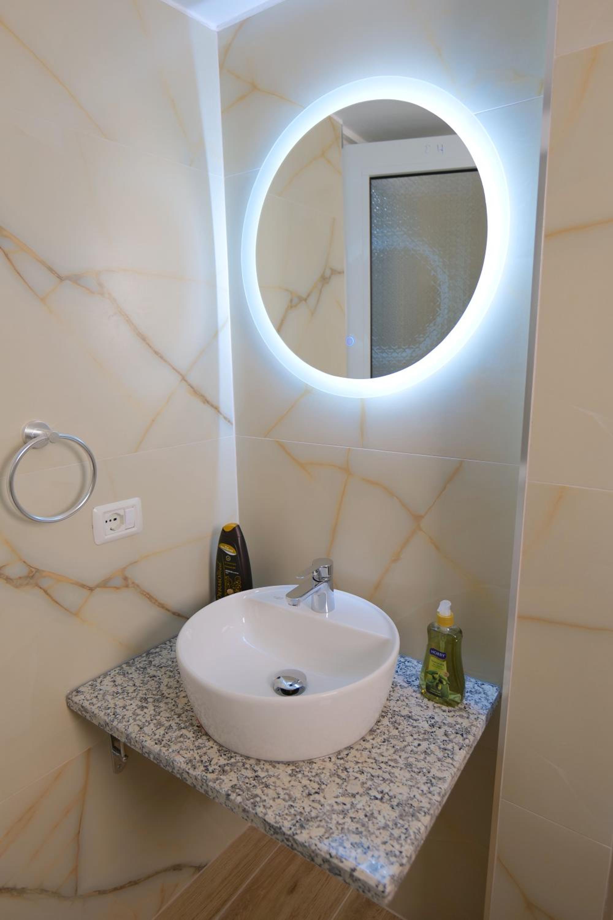 HOTEL ADI-VERA